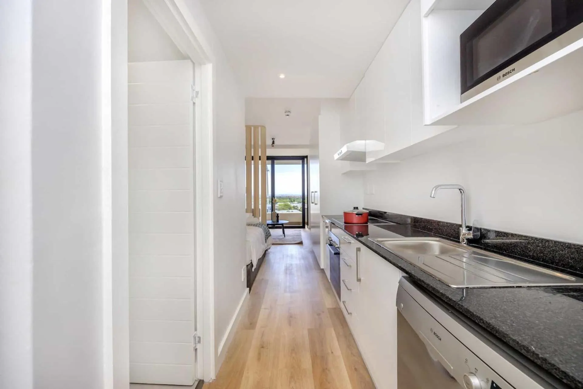 Kitchen or kitchenette in Newlands Peak Aparthotel by Totalstay