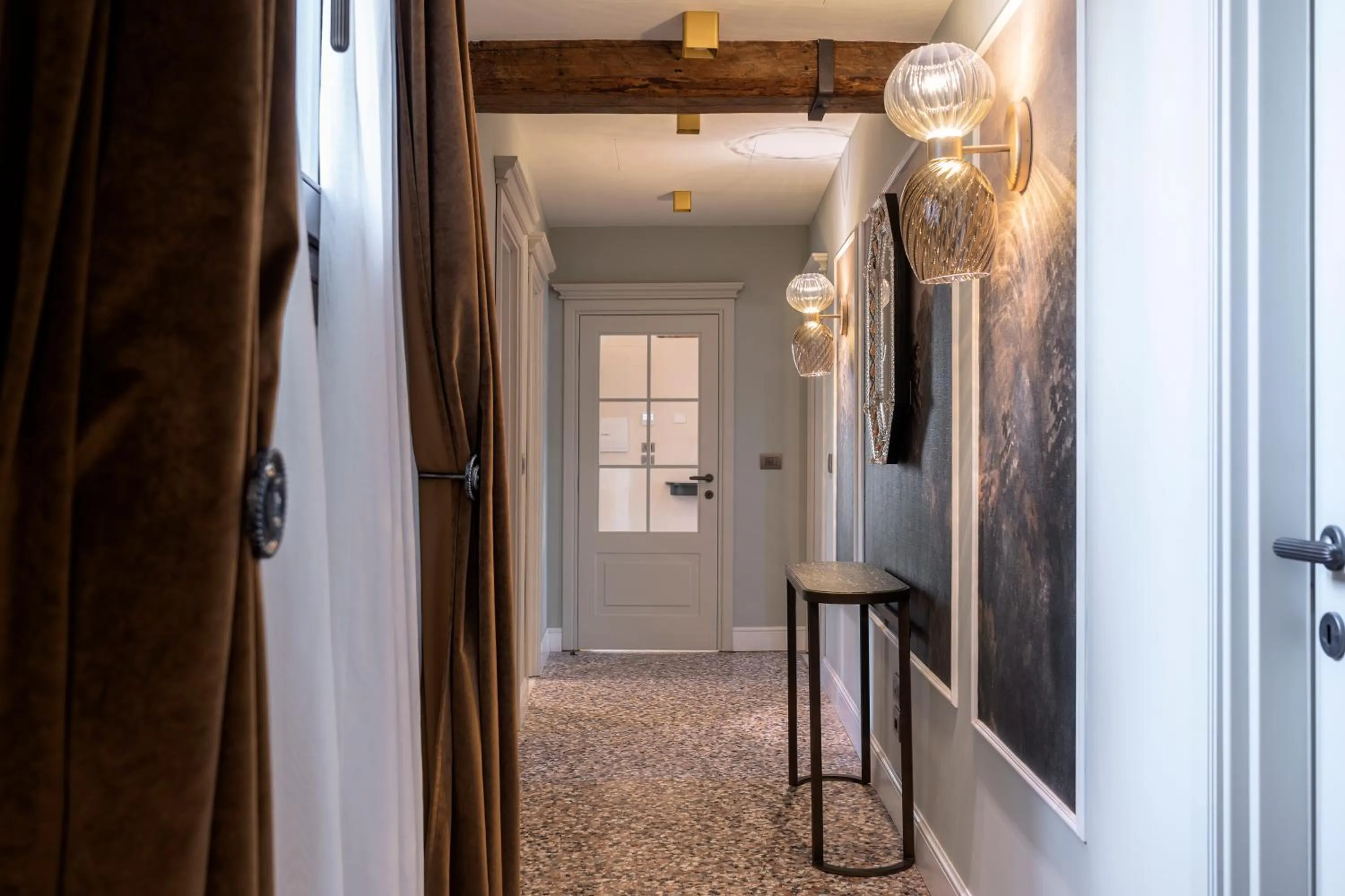 Decorative detail in Be Mate Ponte di Rialto