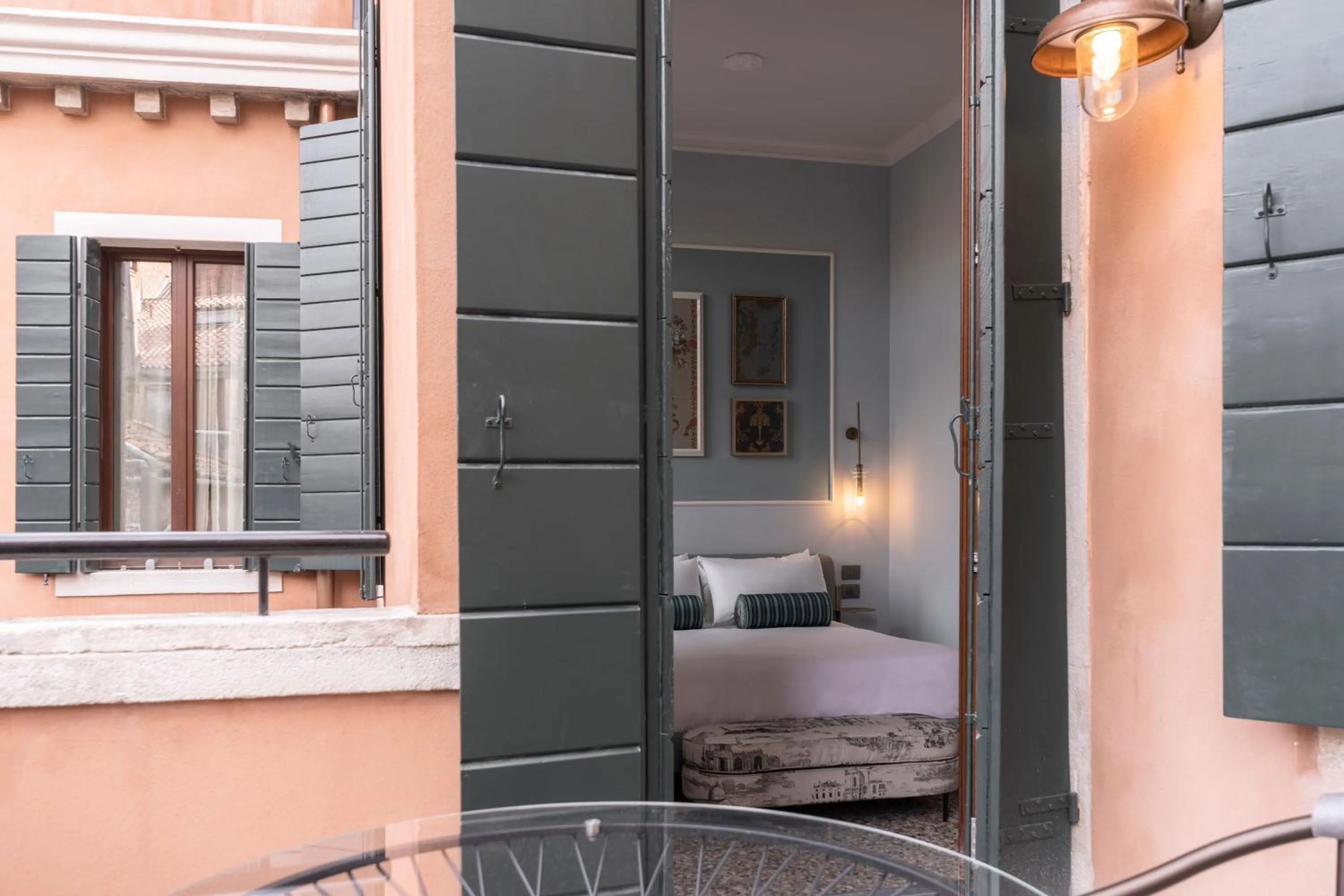 Photo of the whole room, Bed in Be Mate Ponte di Rialto