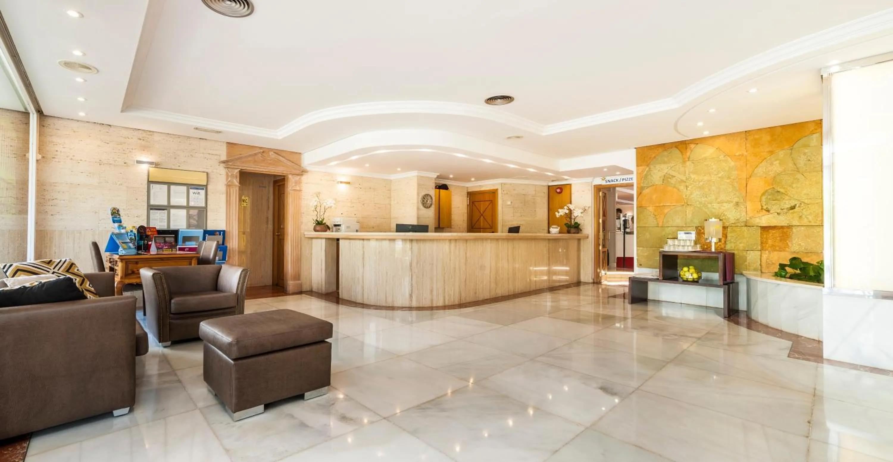 Lobby or reception in Globales Palmanova Palace