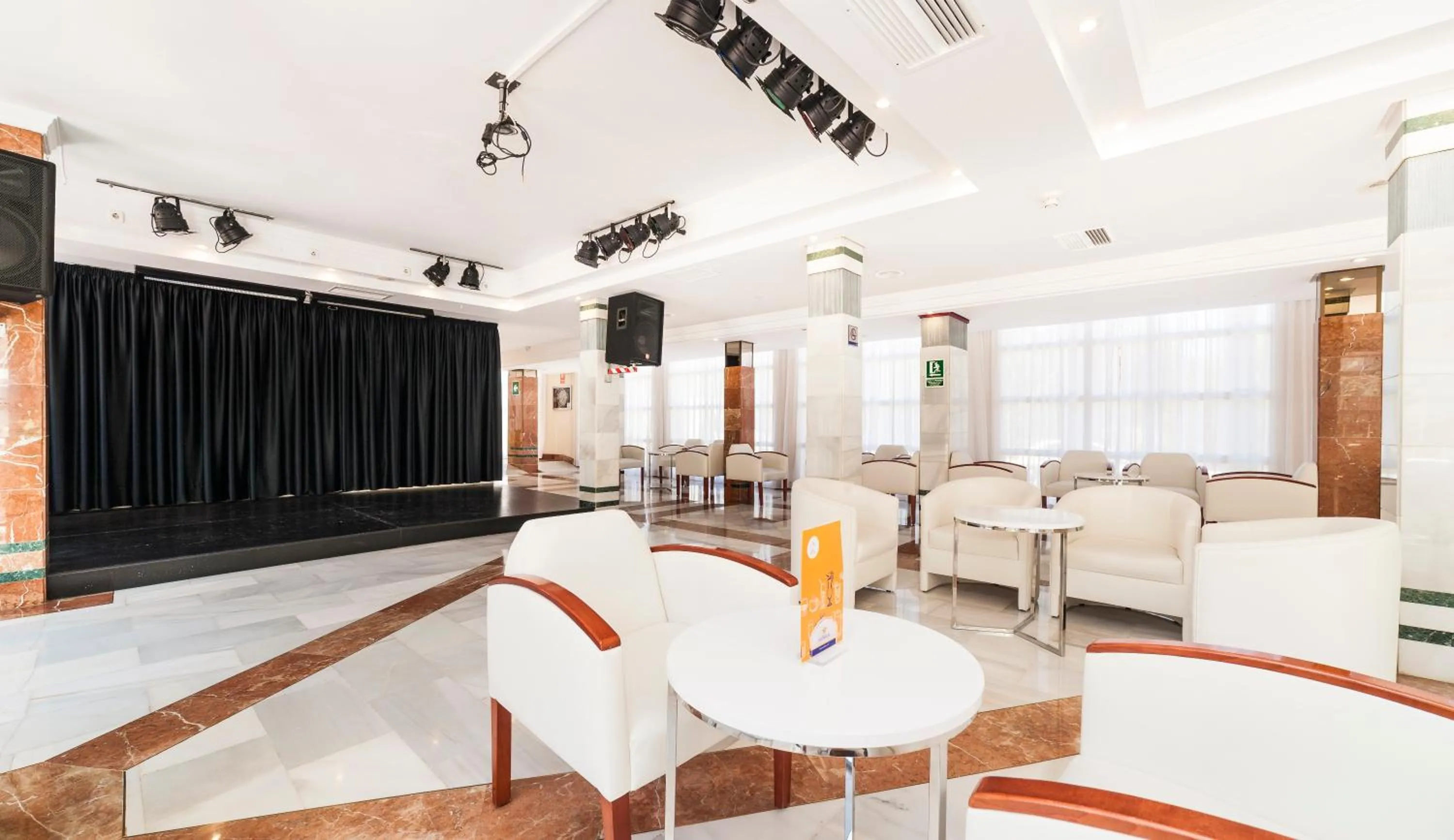 Communal lounge/ TV room in Globales Palmanova Palace