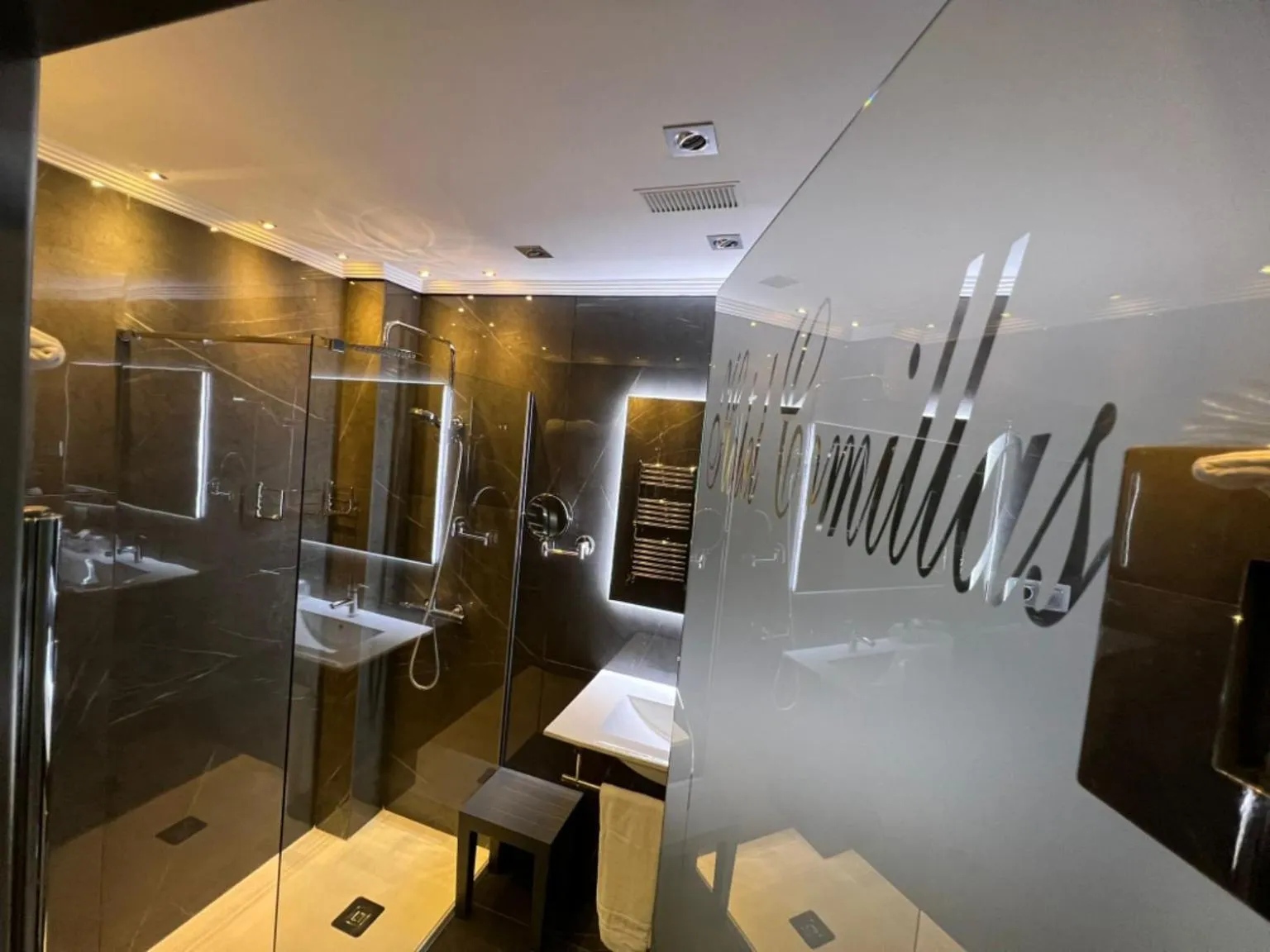 Shower in Hotel Comillas