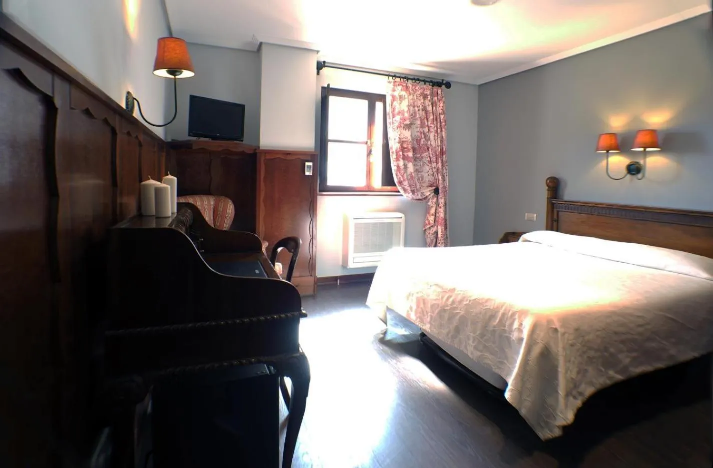 Photo of the whole room, Bed in Hotel Comillas