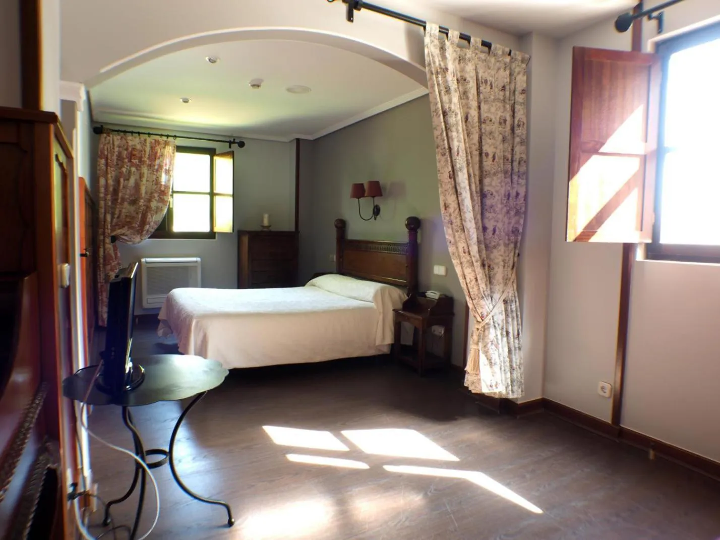 Photo of the whole room, Bed in Hotel Comillas