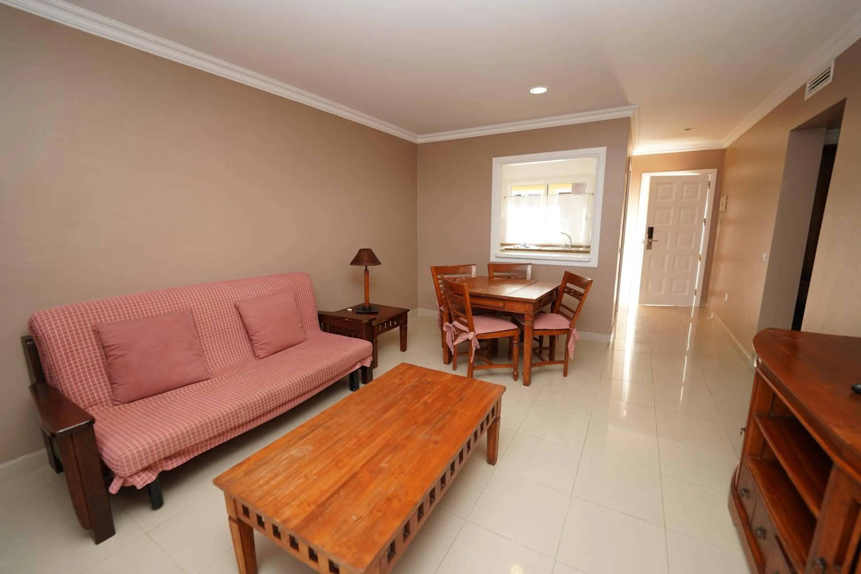 Seating area in RF La Quinta Park Suites