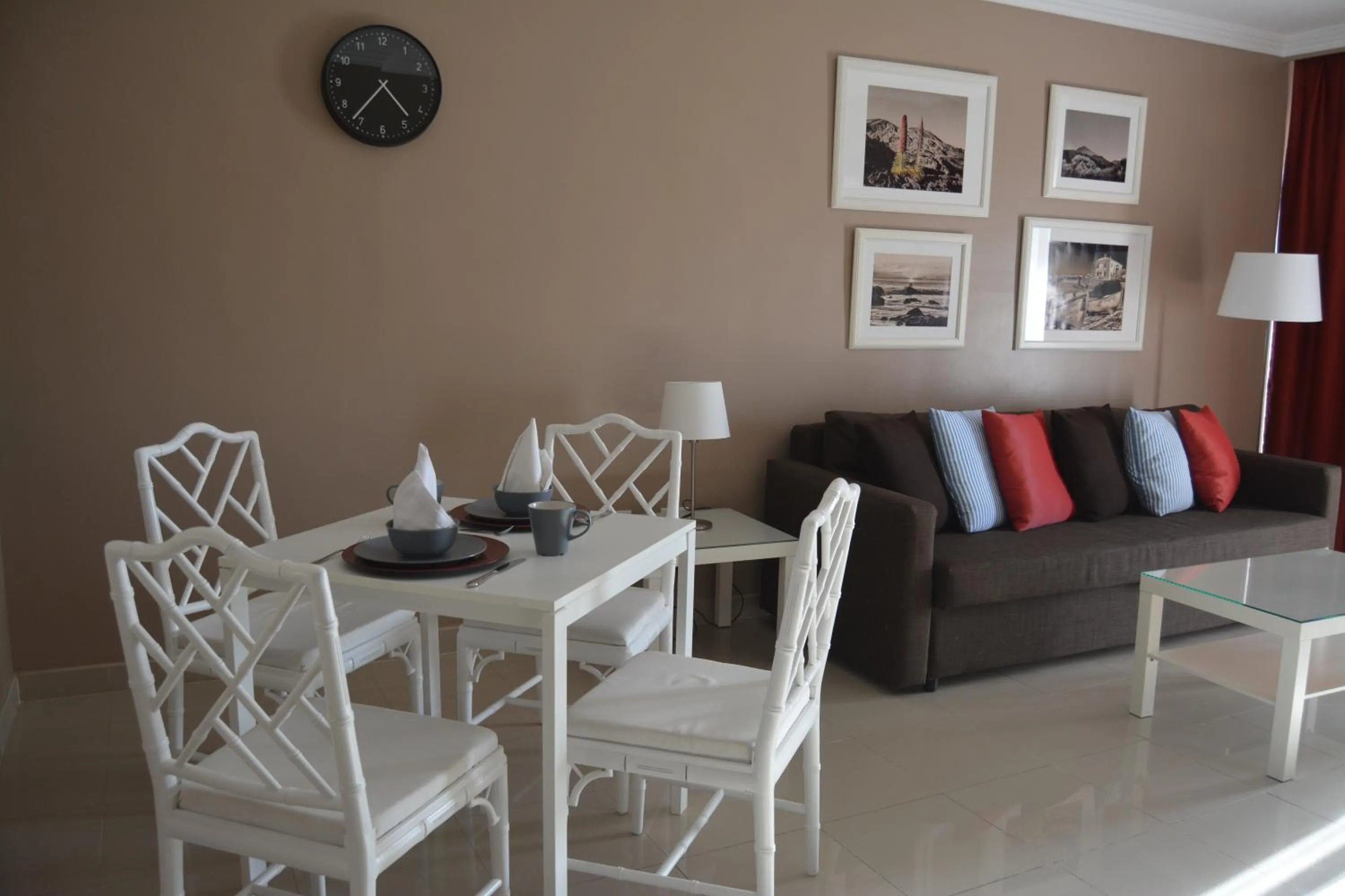 Living room in RF La Quinta Park Suites