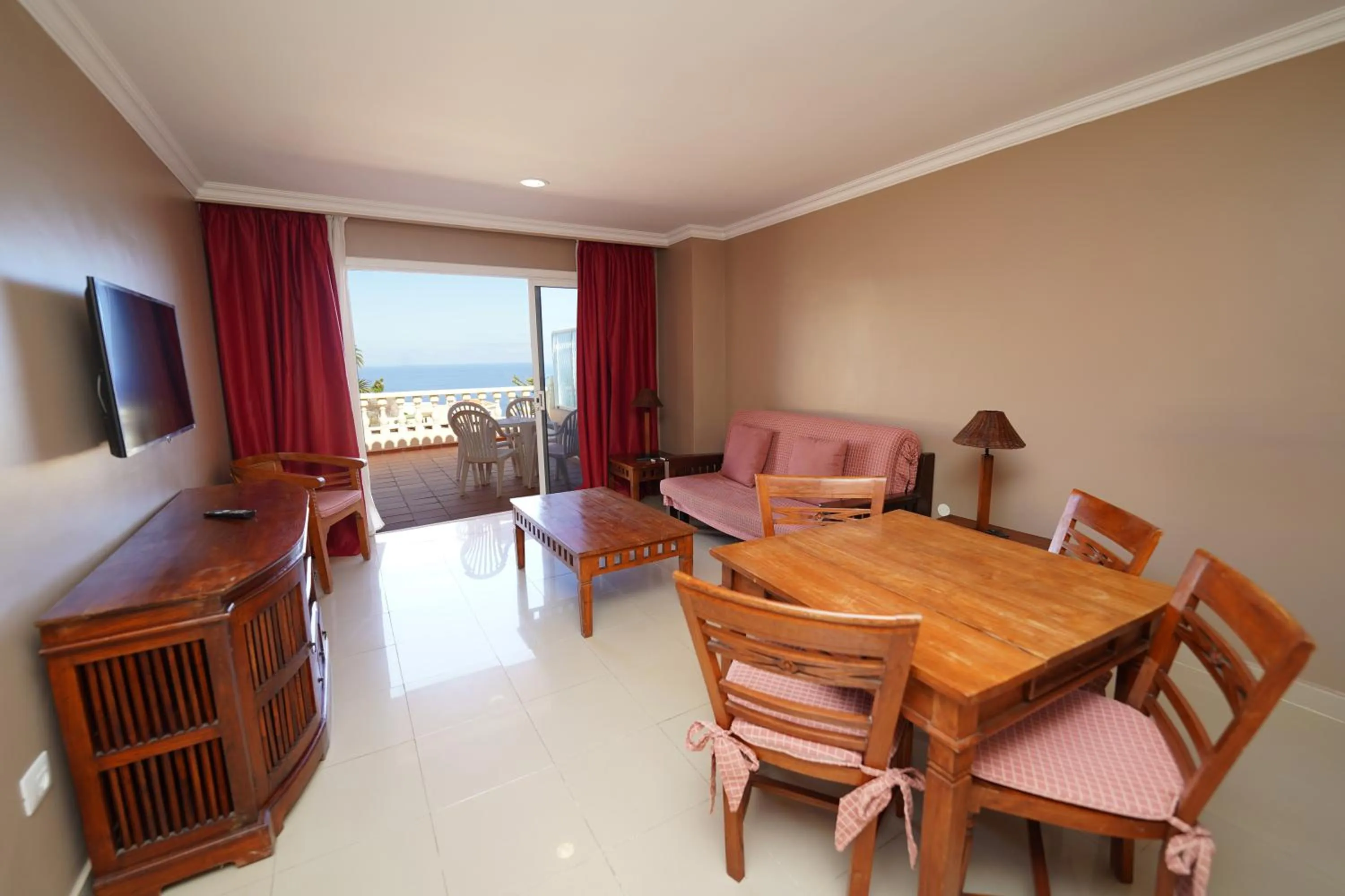 Living room in RF La Quinta Park Suites