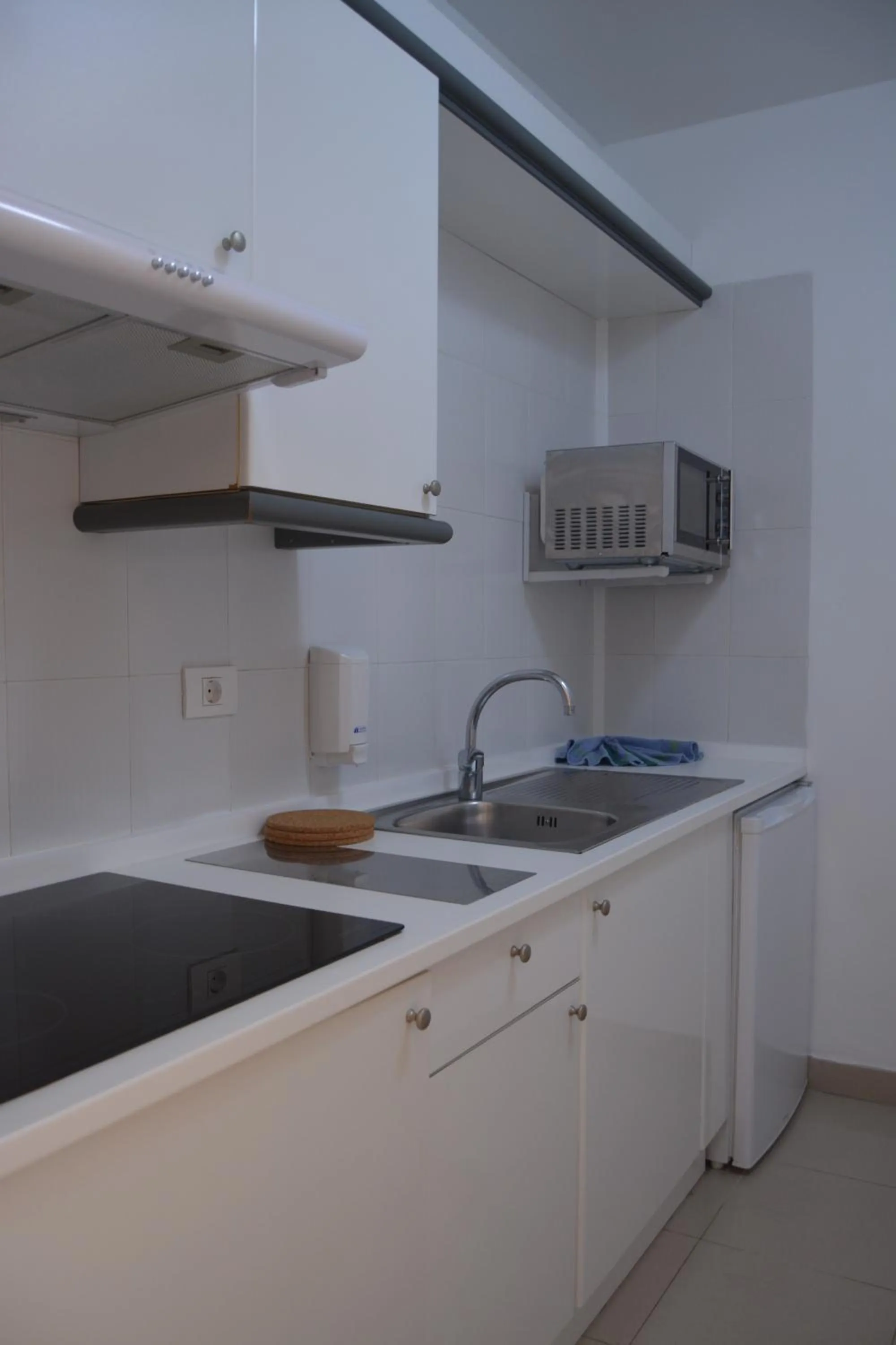 Kitchen or kitchenette in RF La Quinta Park Suites