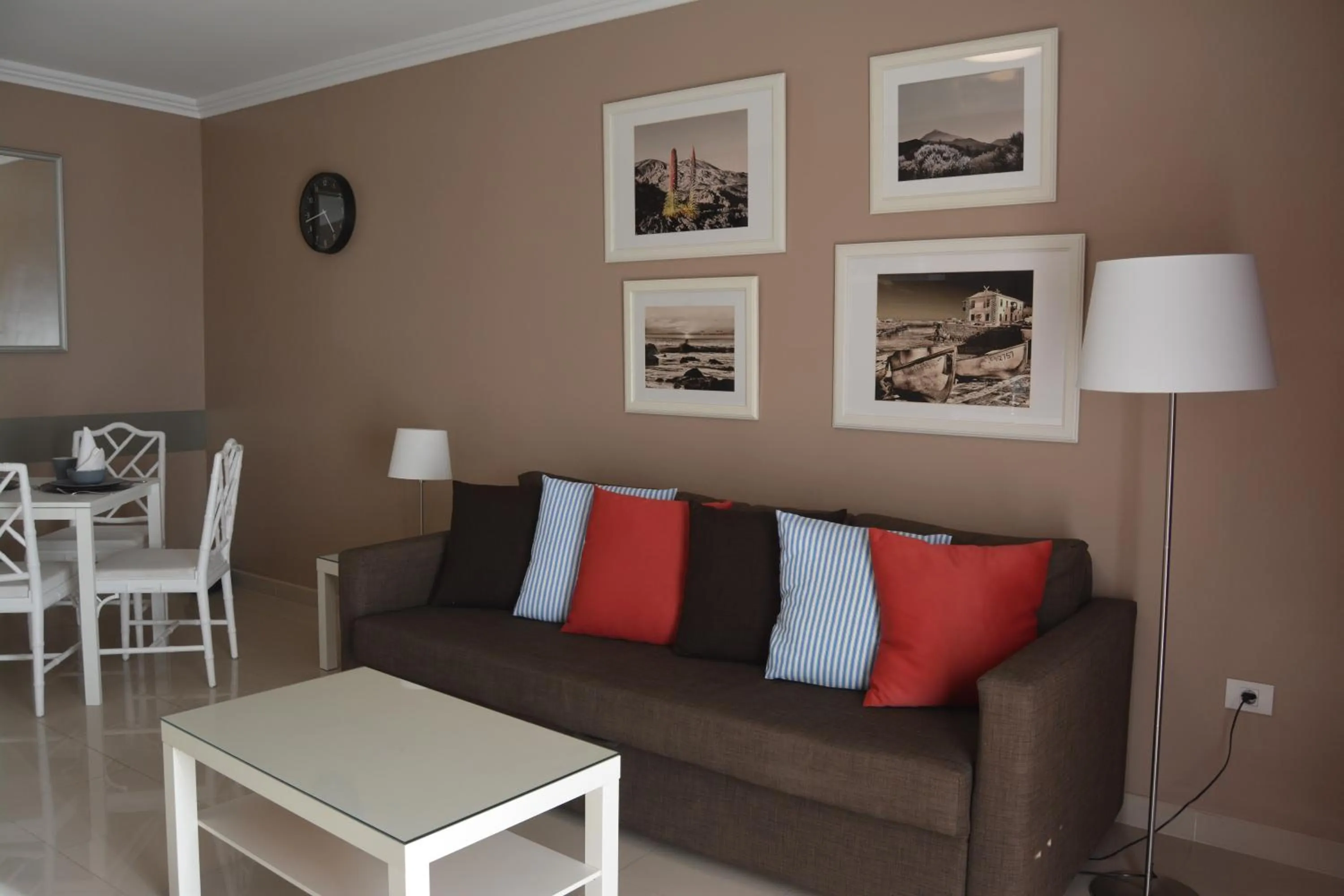 Living room in RF La Quinta Park Suites