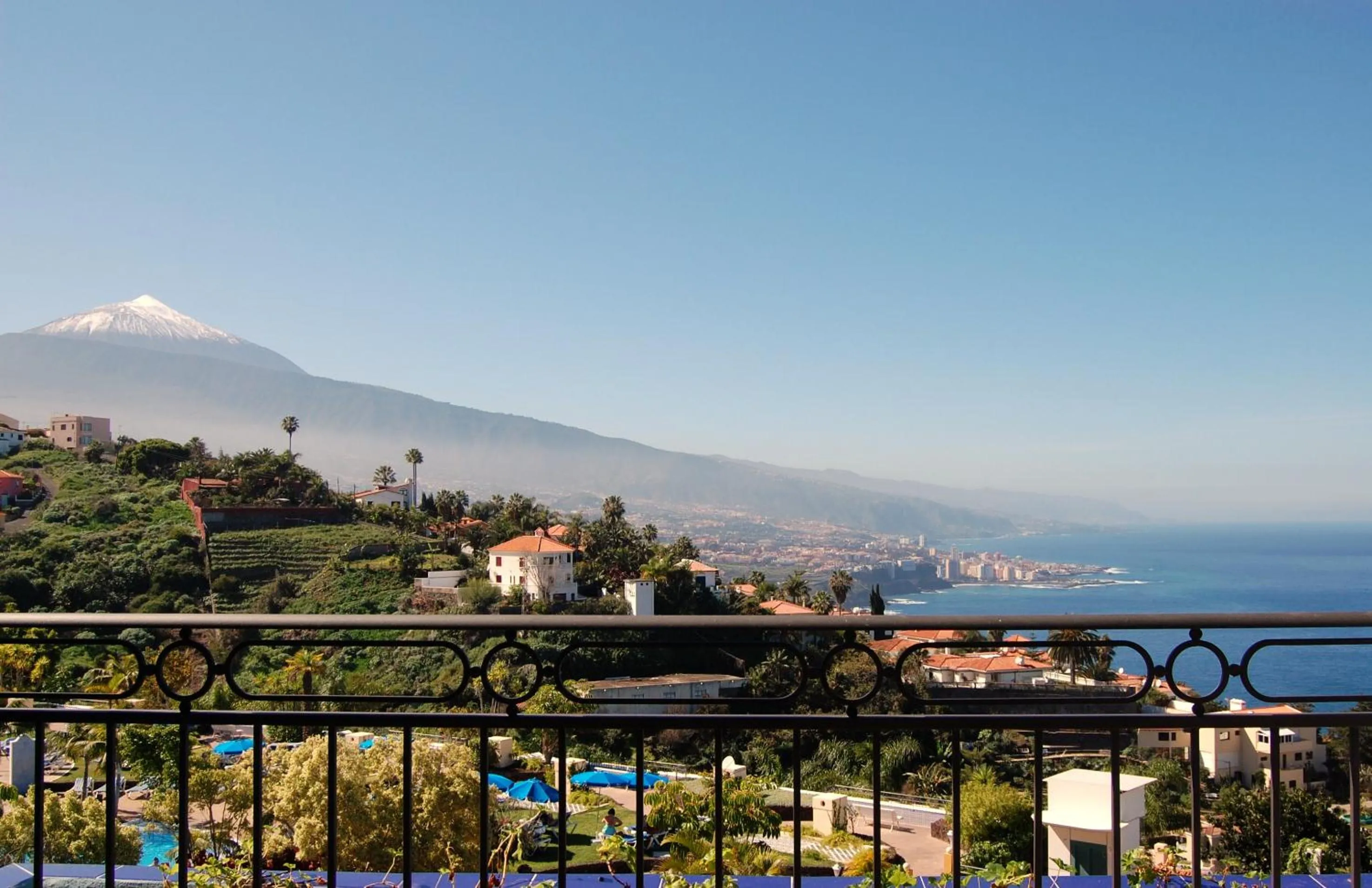 Mountain view in RF La Quinta Park Suites