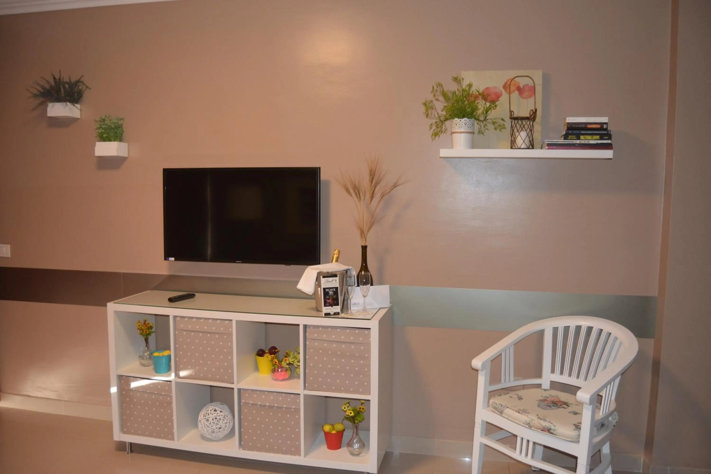 TV and multimedia in RF La Quinta Park Suites