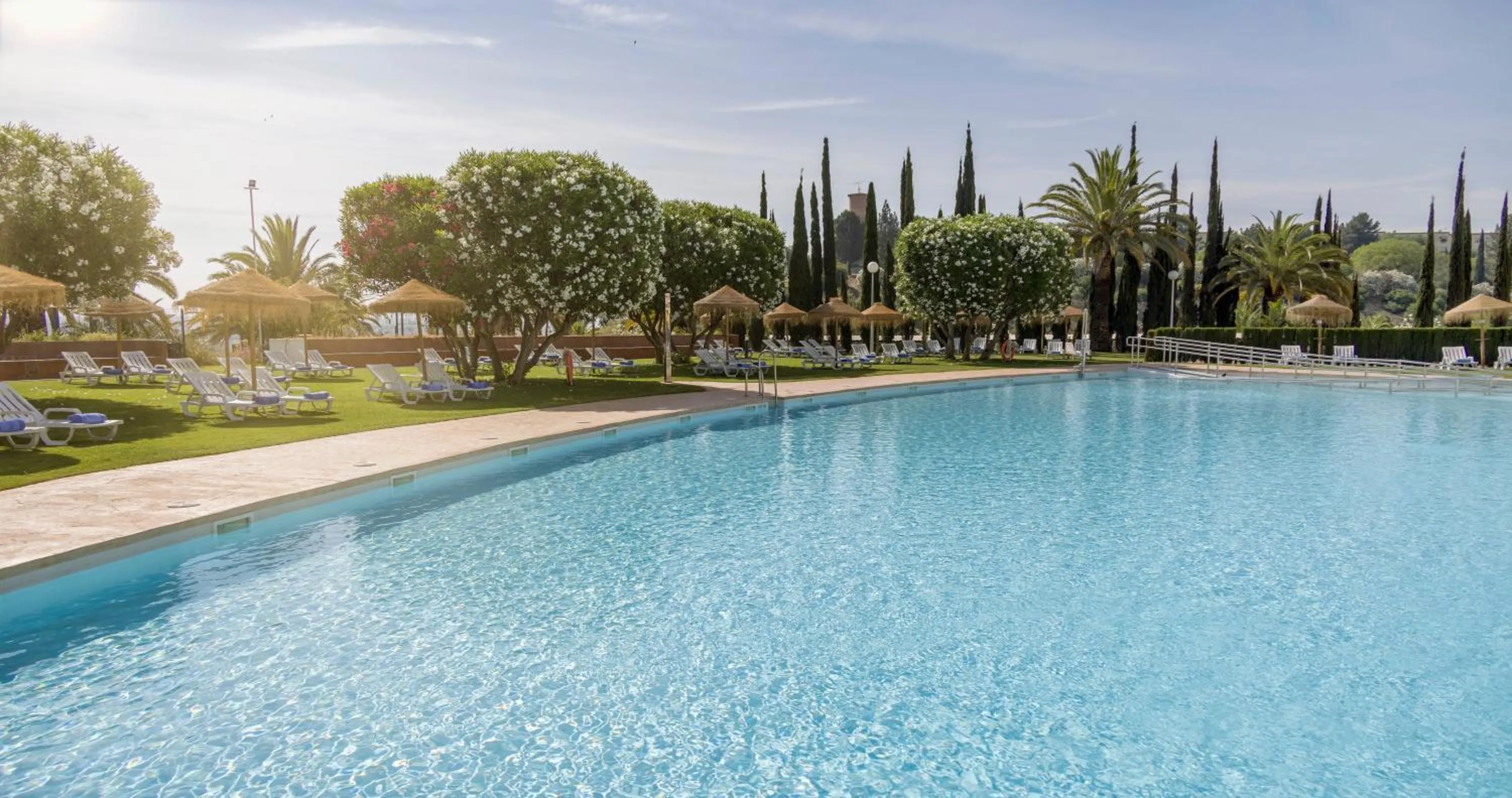 Swimming pool in Ilunion Alcora Sevilla