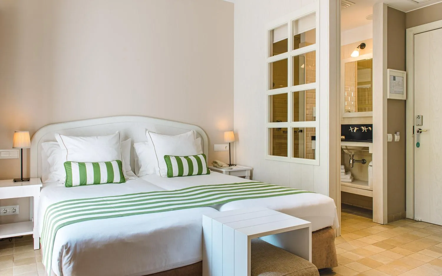 Bathroom, Bed in Hotel Playa Sol