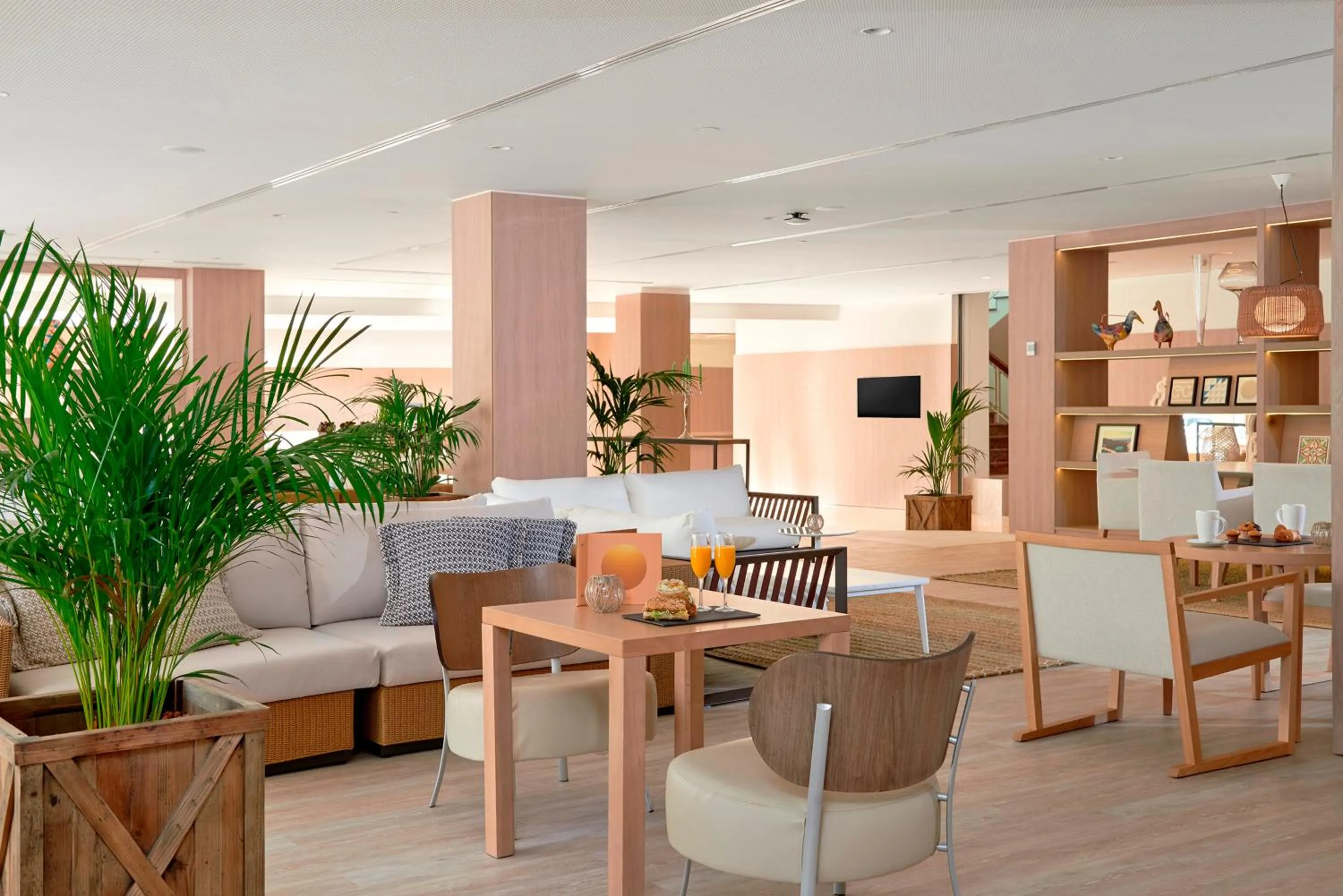 Lobby or reception in Meliá Calviá Beach