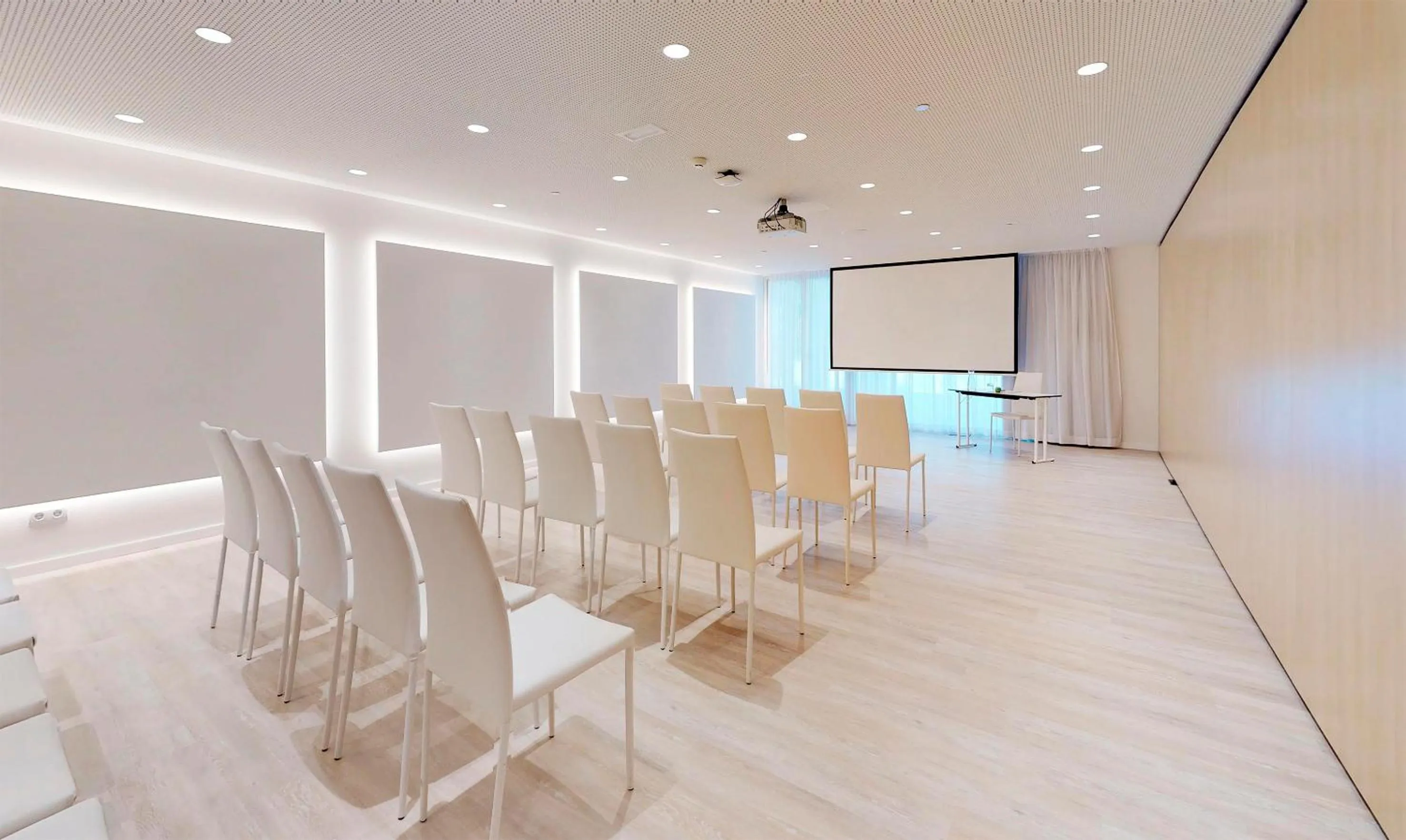 Business facilities in Meliá Calviá Beach