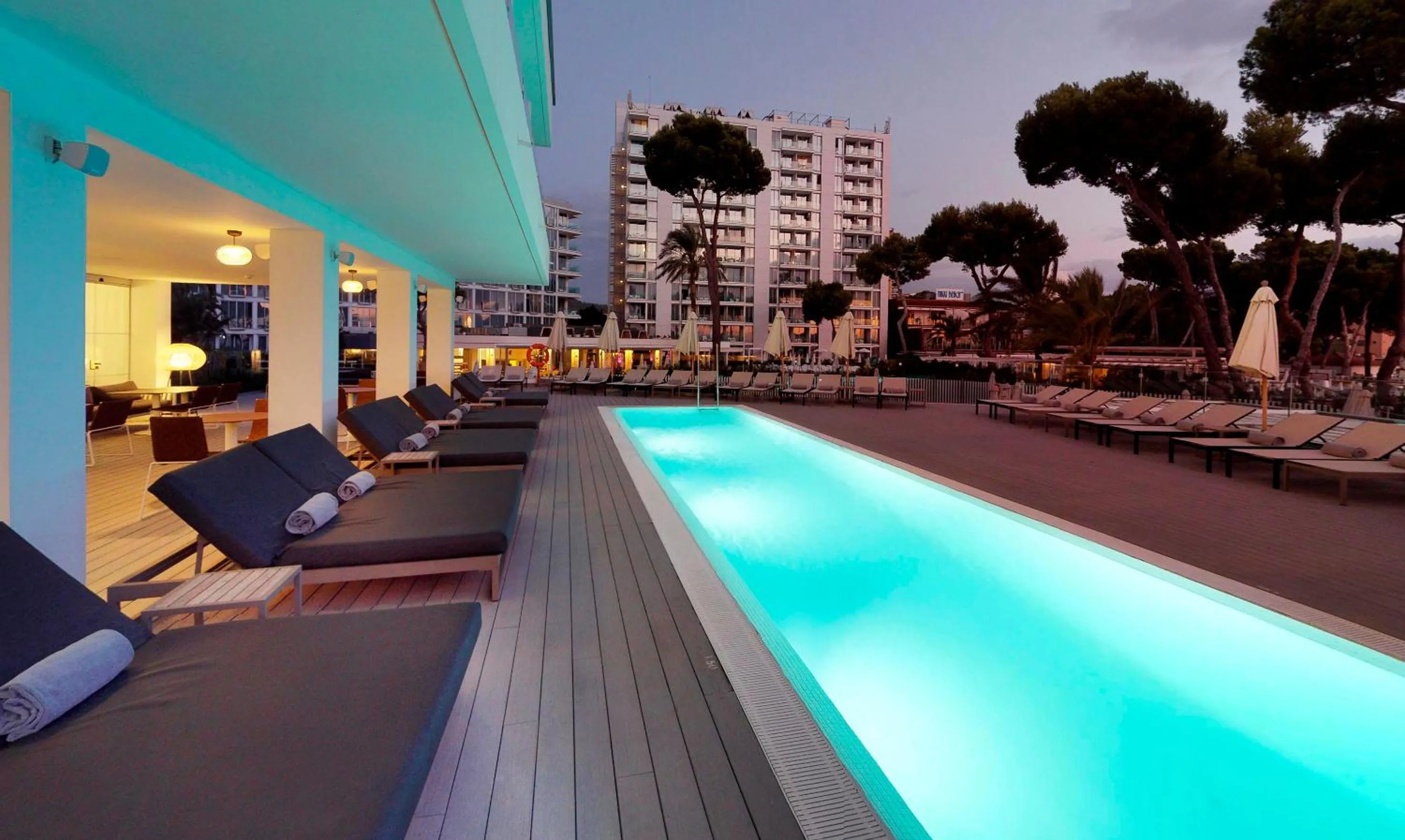 Swimming pool in Meliá Calviá Beach