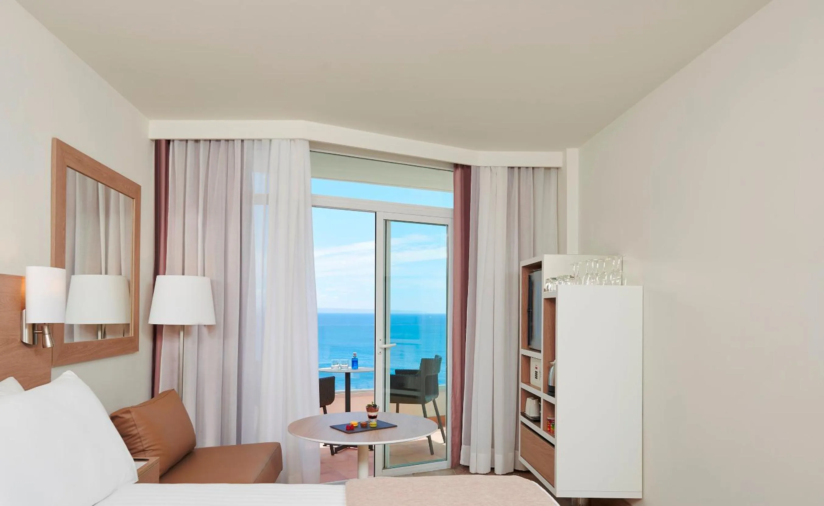 View (from property/room), Bed in Meliá Calviá Beach