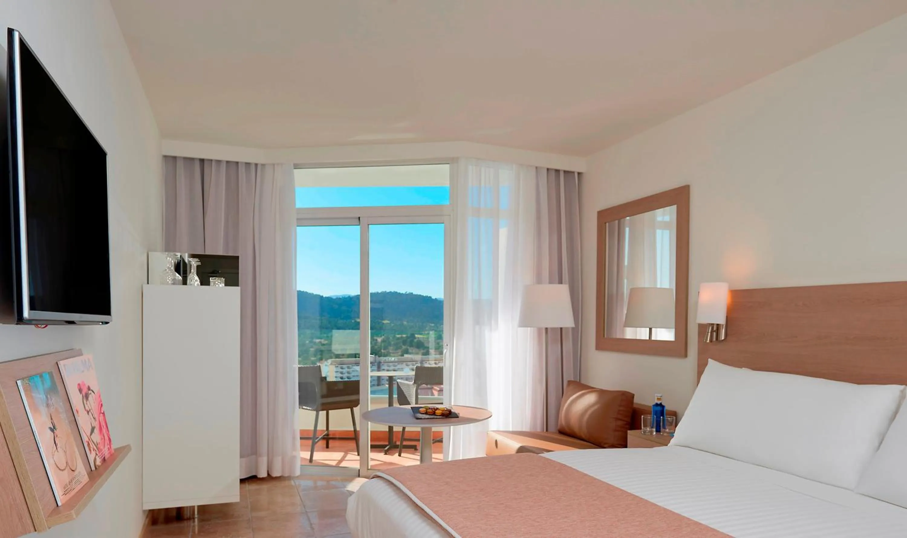 View (from property/room), Bed in Meliá Calviá Beach