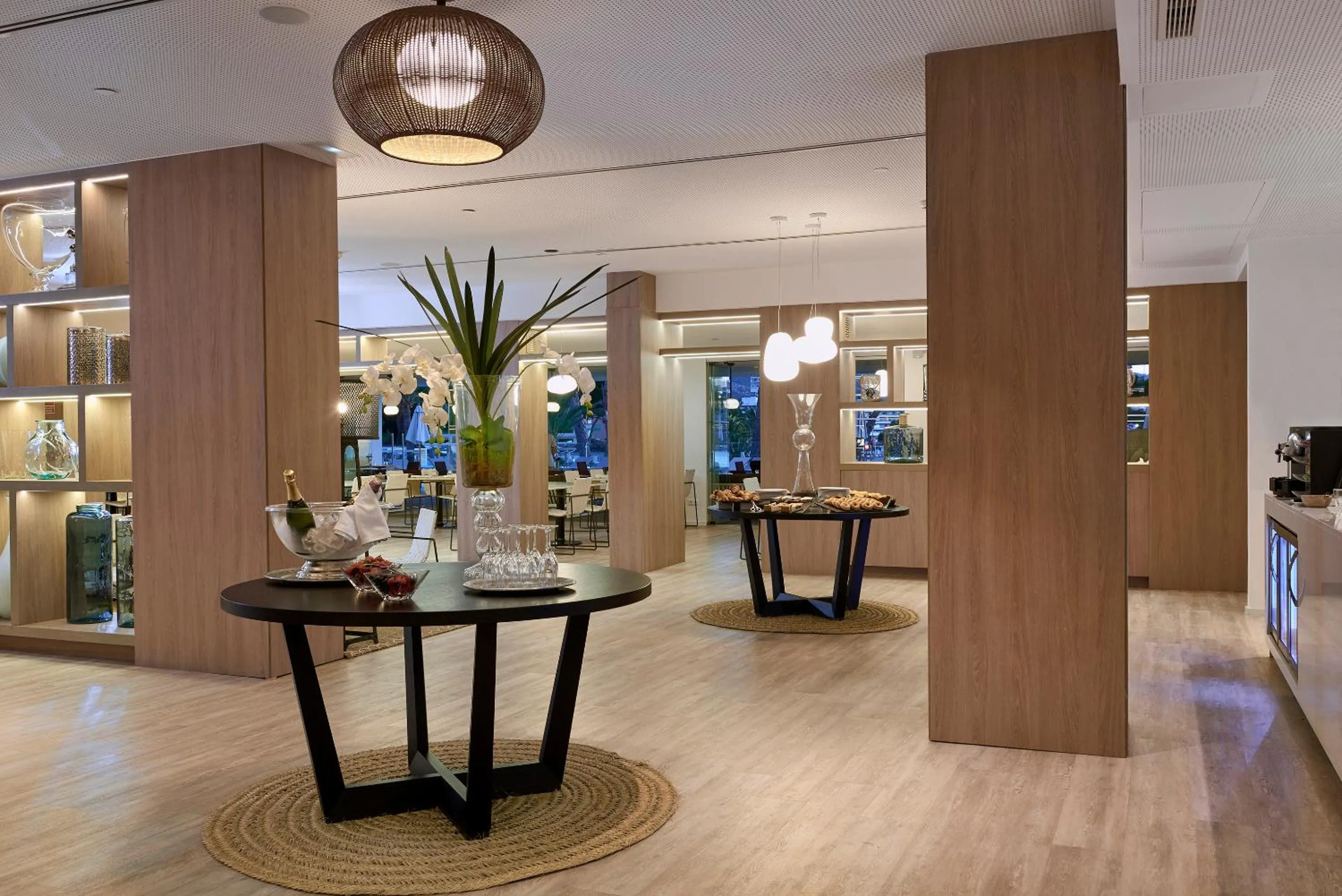 Restaurant/places to eat in Meliá Calviá Beach