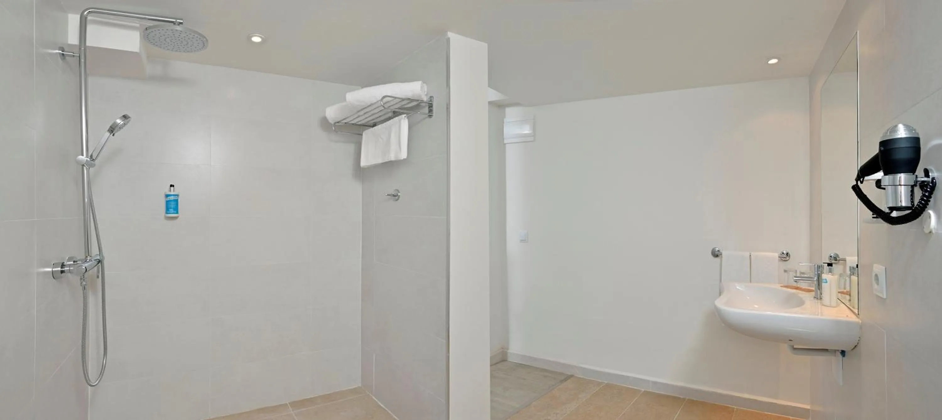 Bathroom in Sol House Mallorca