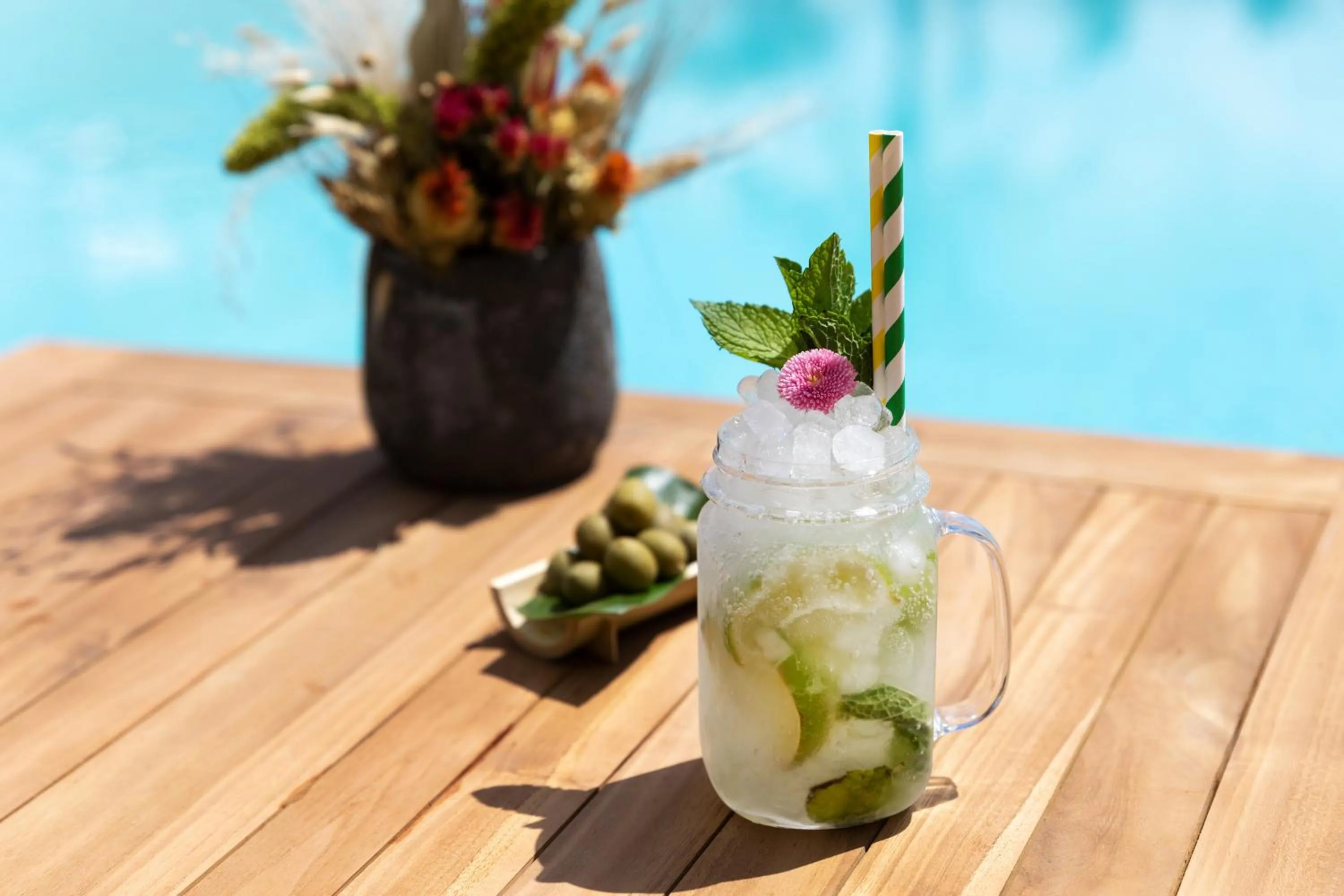 Food and drinks in Sol House Mallorca