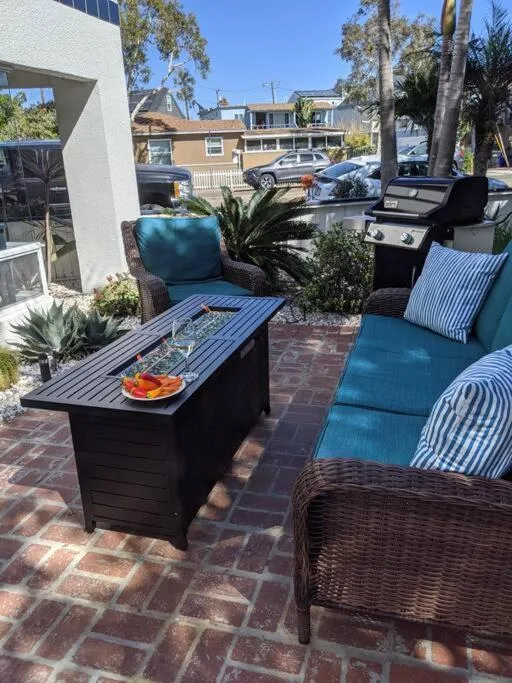 Patio in Upscale Mission Beach Couples Getaway/Pet Friendly