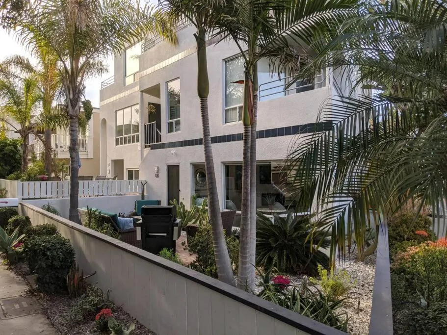 Property building in Upscale Mission Beach Couples Getaway/Pet Friendly