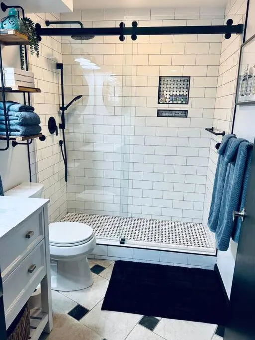 Shower in Upscale Mission Beach Couples Getaway/Pet Friendly