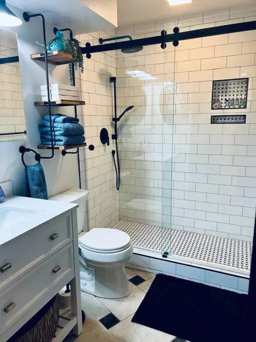Shower in Upscale Mission Beach Couples Getaway/Pet Friendly