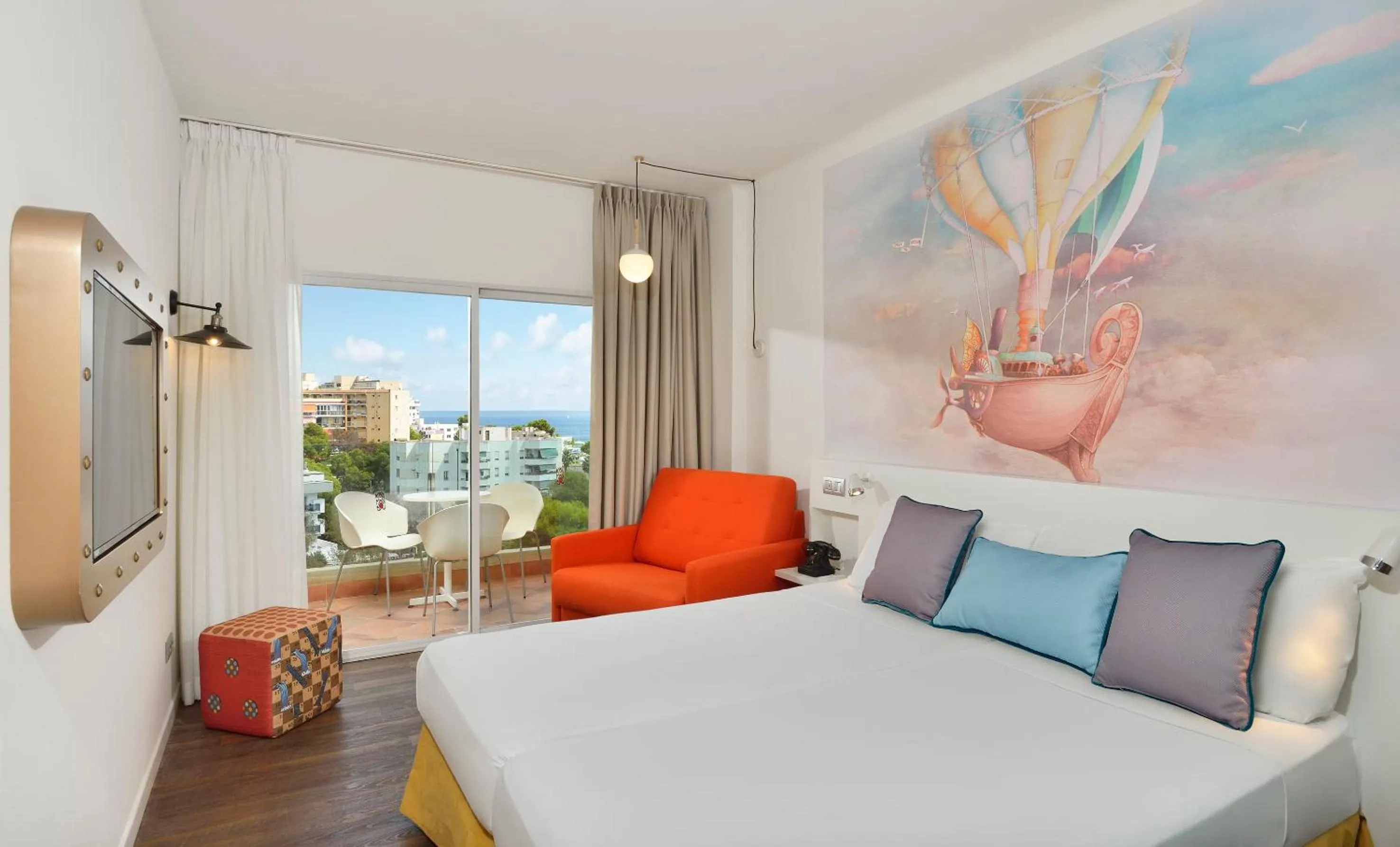 Bed in Sol Katmandu Park & Resort