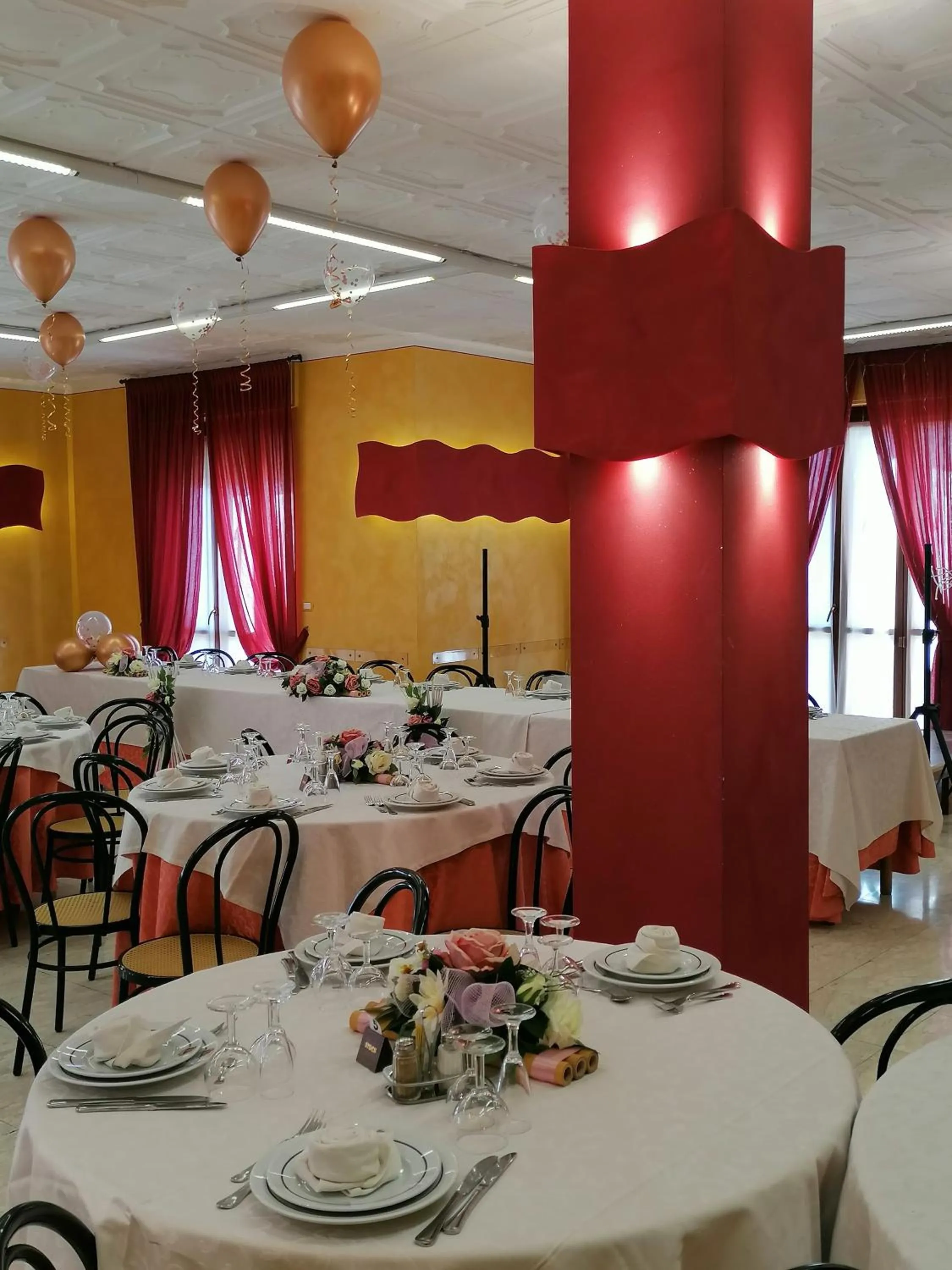 Restaurant/places to eat in HOTEL RISTORANTE DELLE VALLI