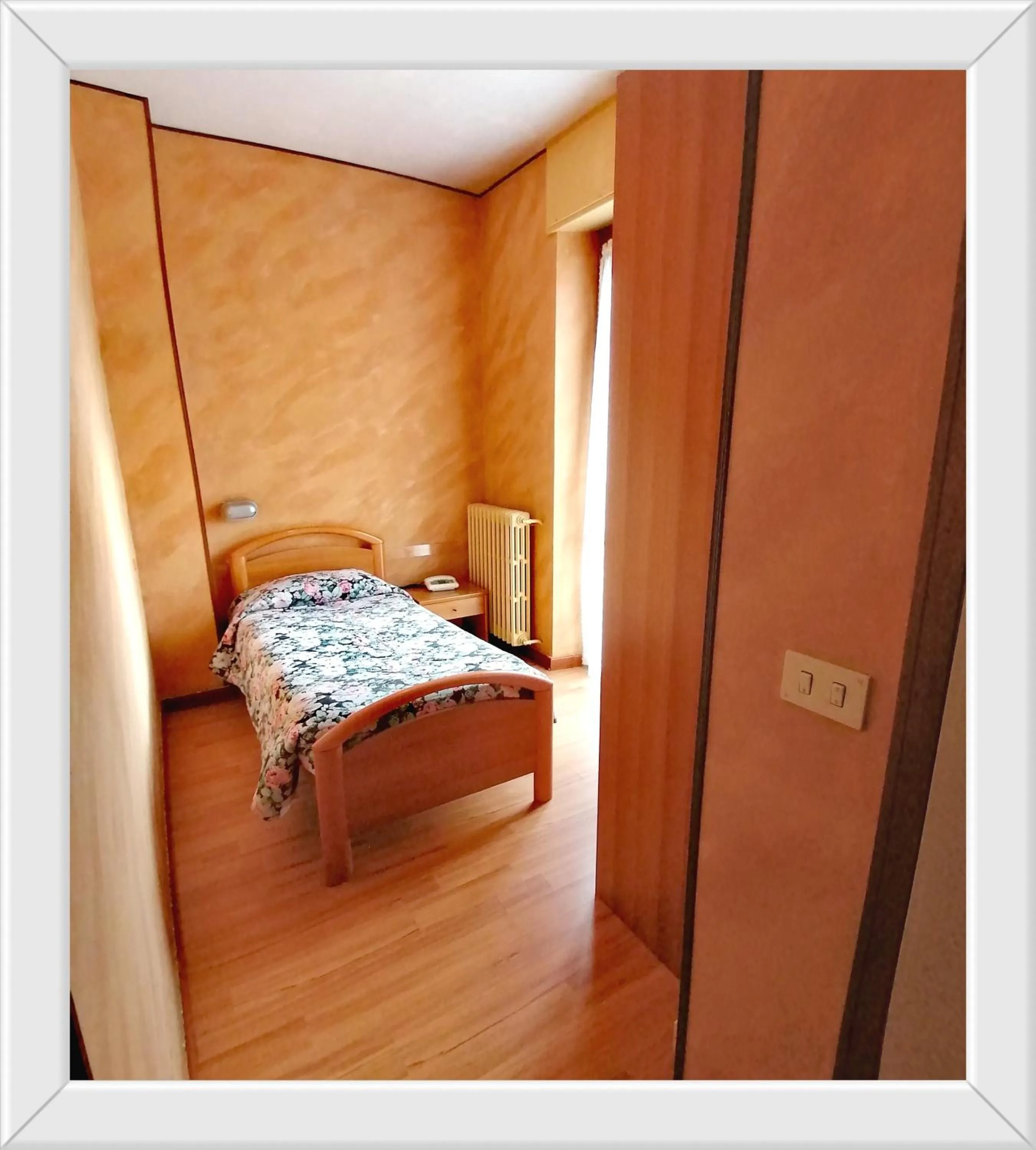 wardrobe, Bed in HOTEL RISTORANTE DELLE VALLI