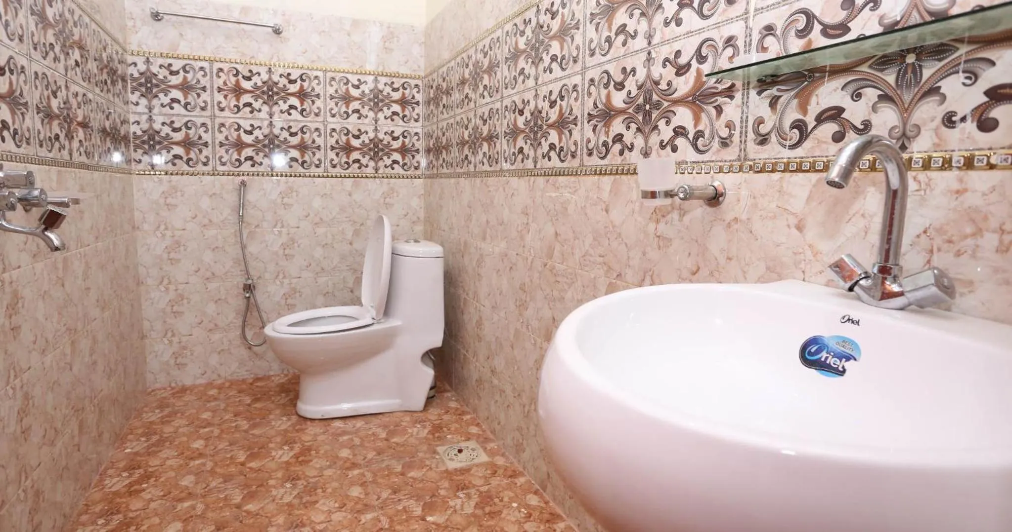 Shower in Hotel A-One