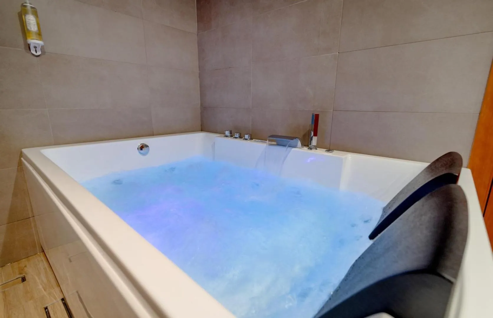 Public Bath in Mas Ses Vinyes - Adults Only