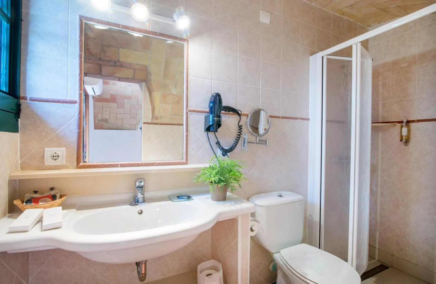 Toilet in Mas Ses Vinyes - Adults Only