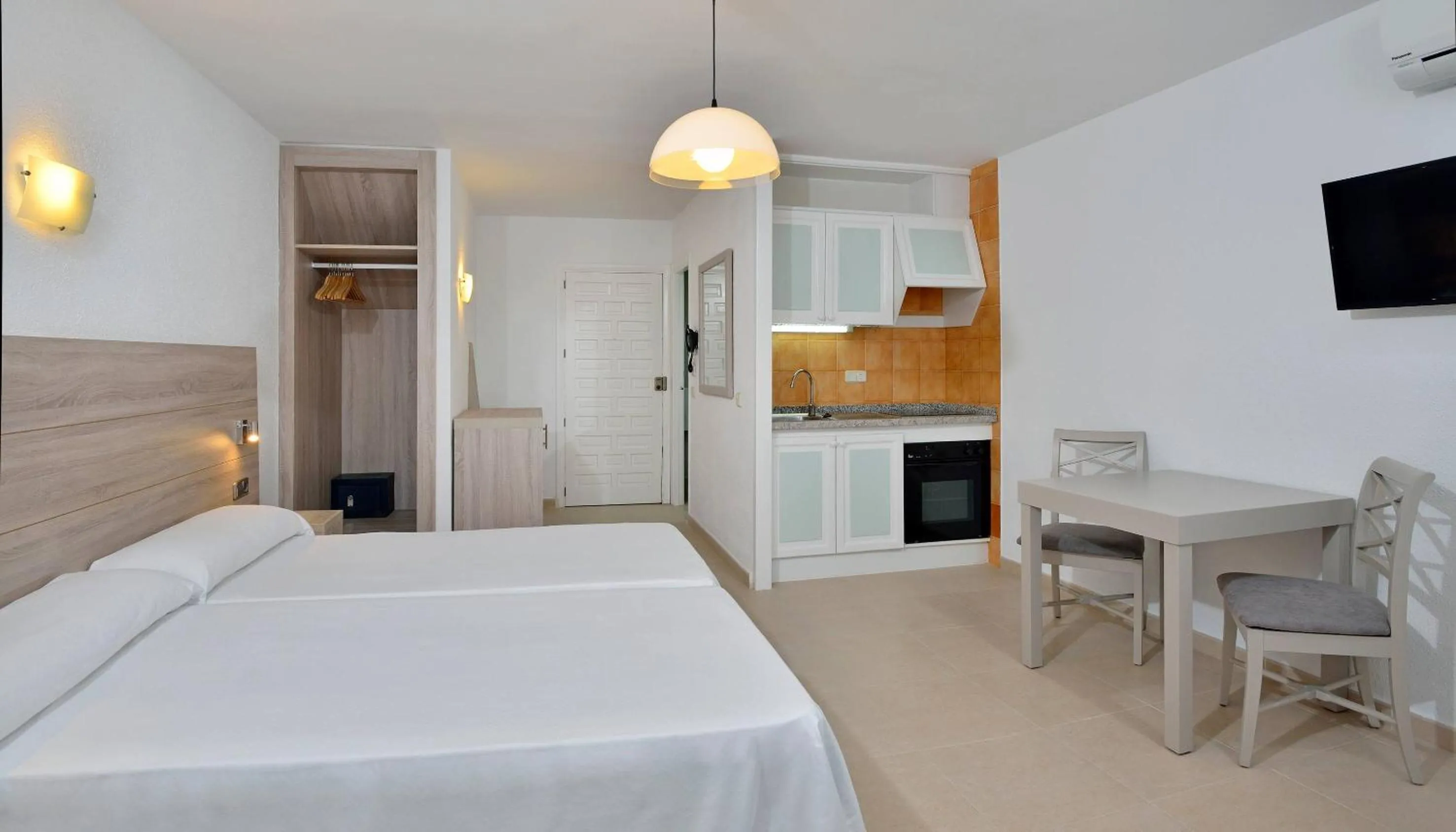 Bed in Sol Cala d´Or Apartamentos