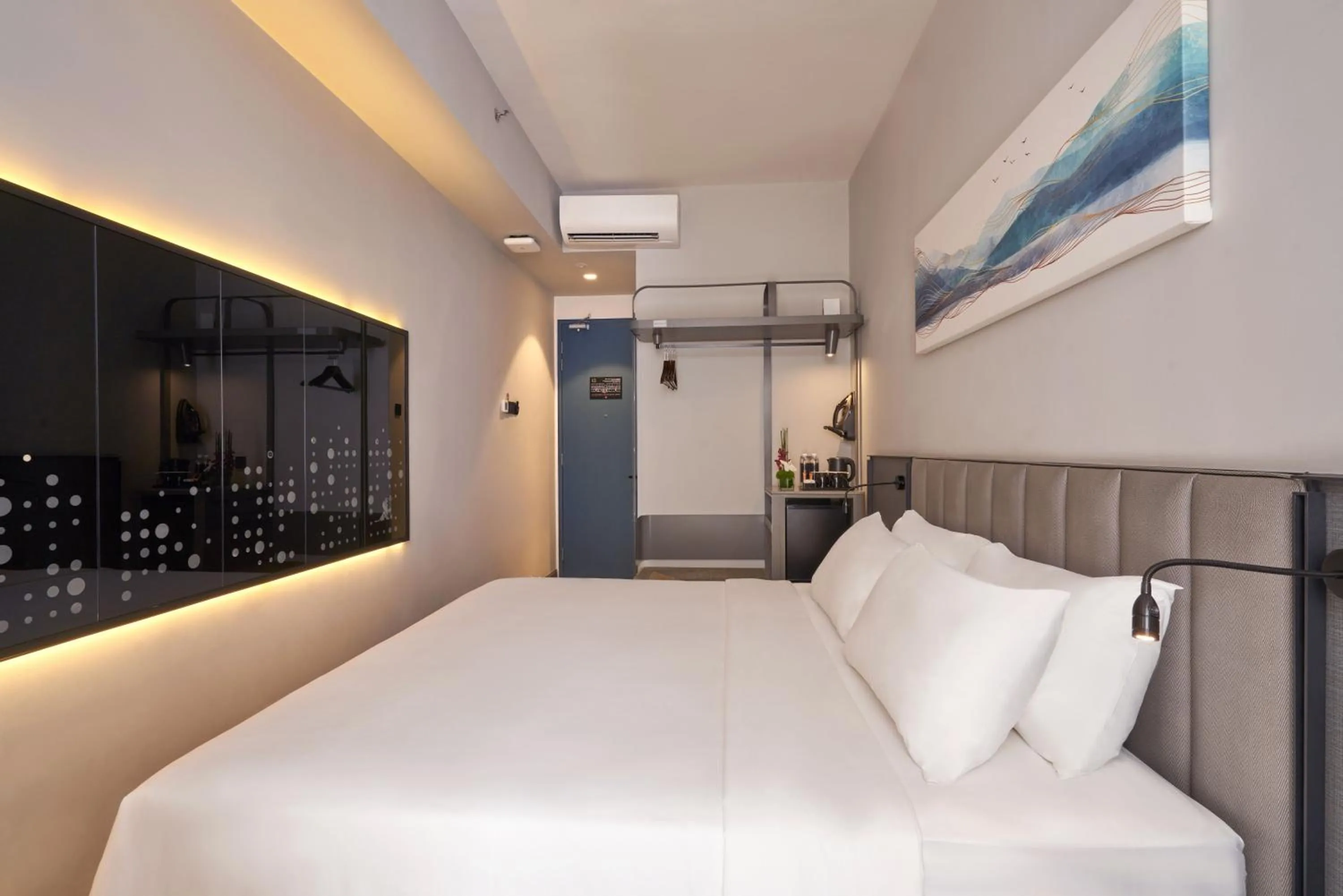 Bedroom, Bed in Sleeping Lion Suites