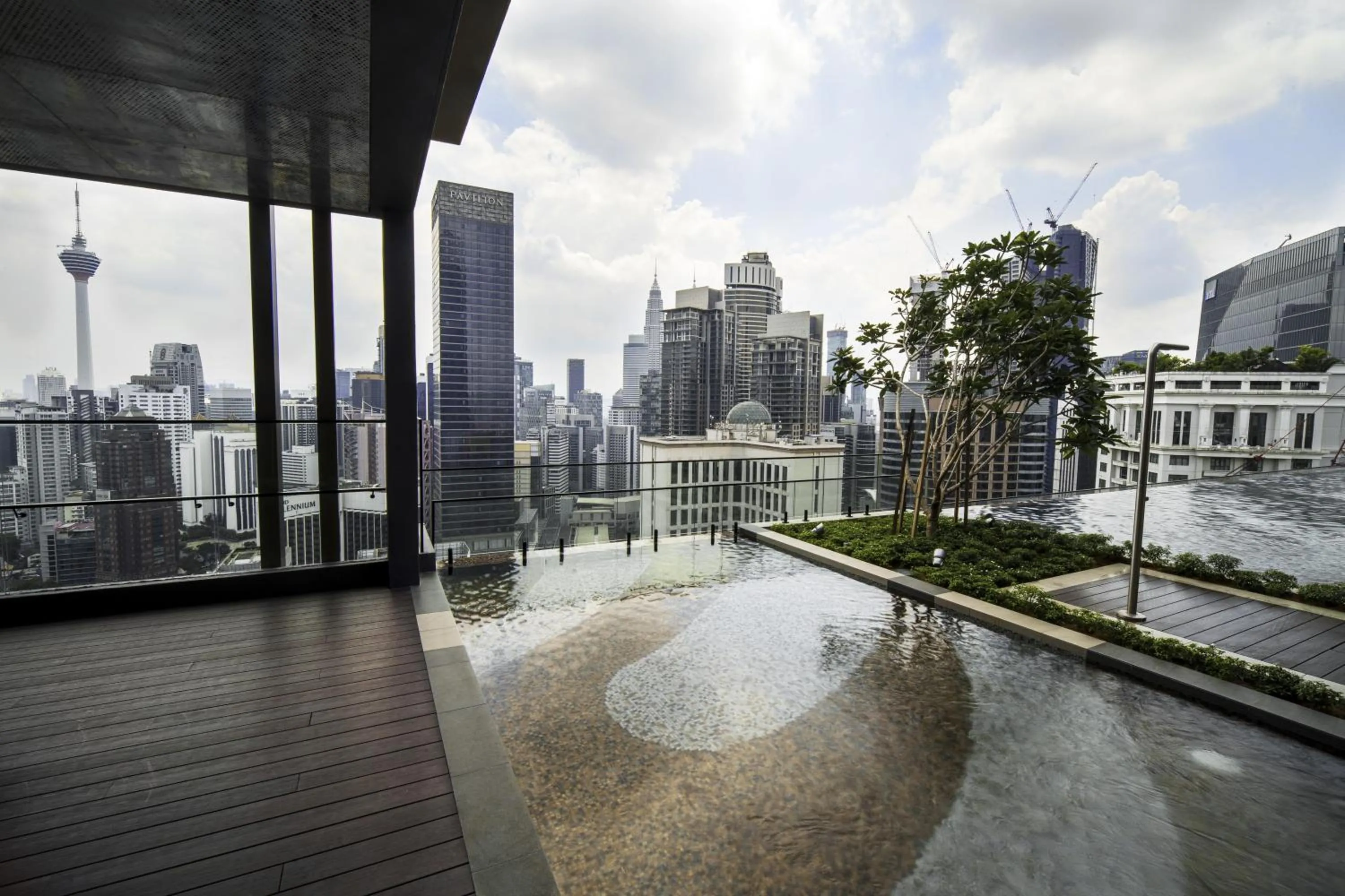 Day in Sleeping Lion Suites