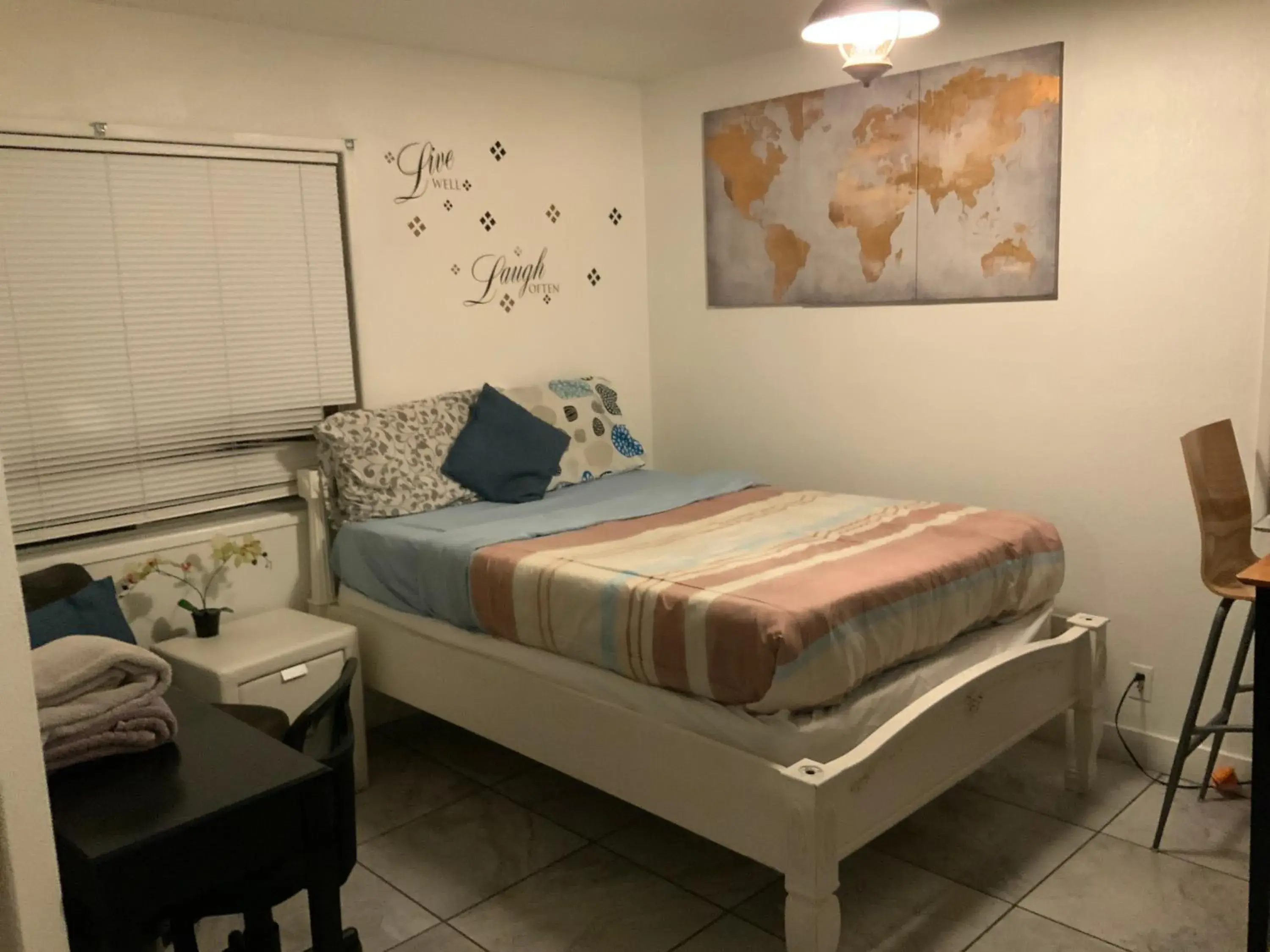 Double Room with Private Bathroom in The Yellow Penthouse LLC Double Room with Private Bathroom in The Yellow Penthouse LLC