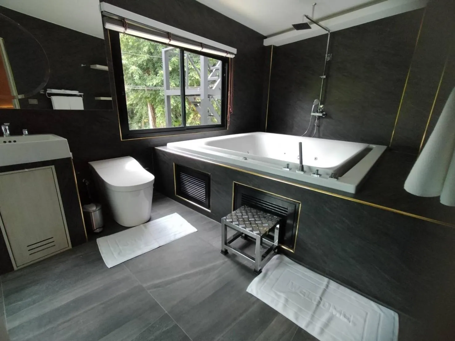 Hot Tub in Karnyapha Hotspring hotel