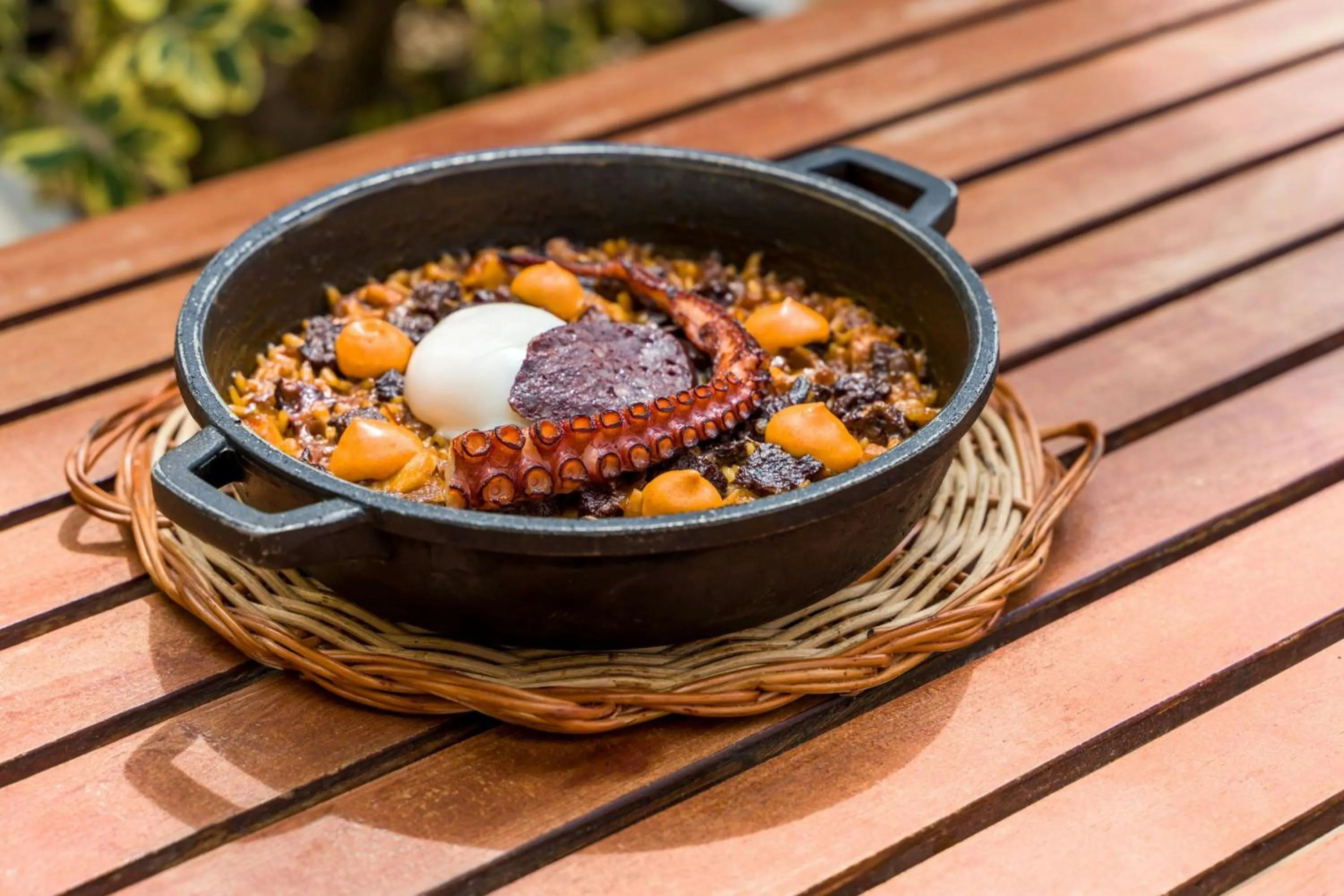 Restaurant/places to eat in Le Meridien Ra Beach Hotel and Spa