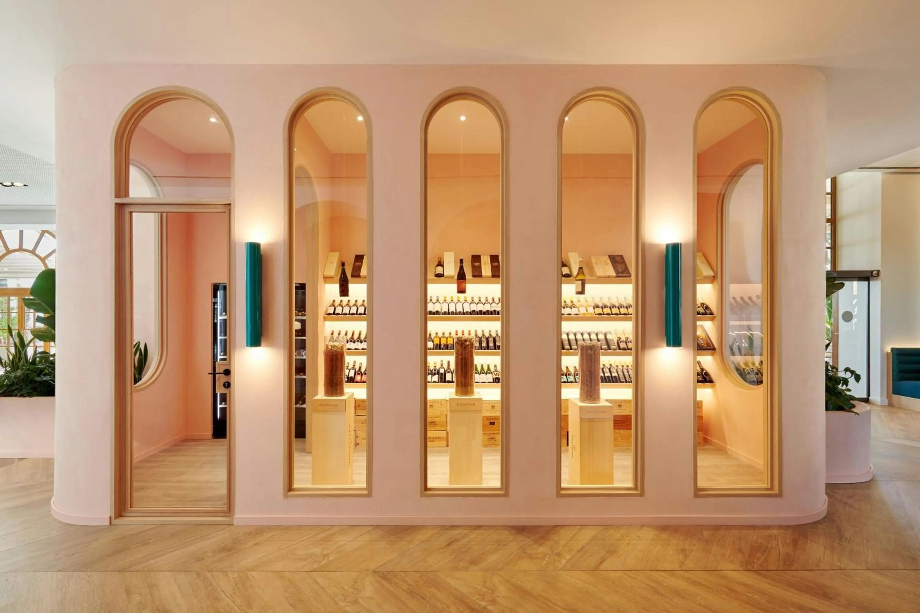 Restaurant/places to eat in Le Meridien Ra Beach Hotel and Spa