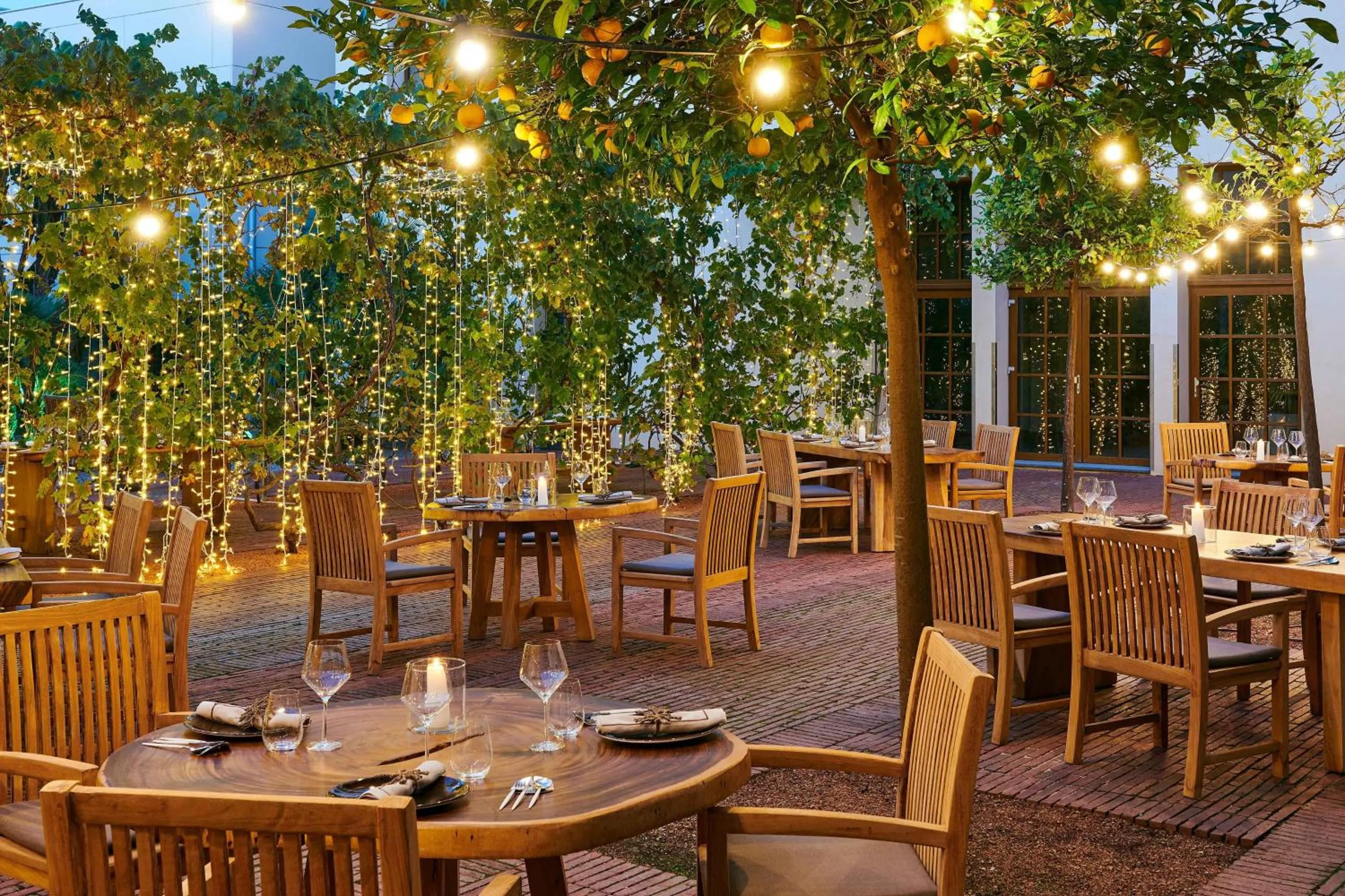 Restaurant/places to eat in Le Meridien Ra Beach Hotel and Spa