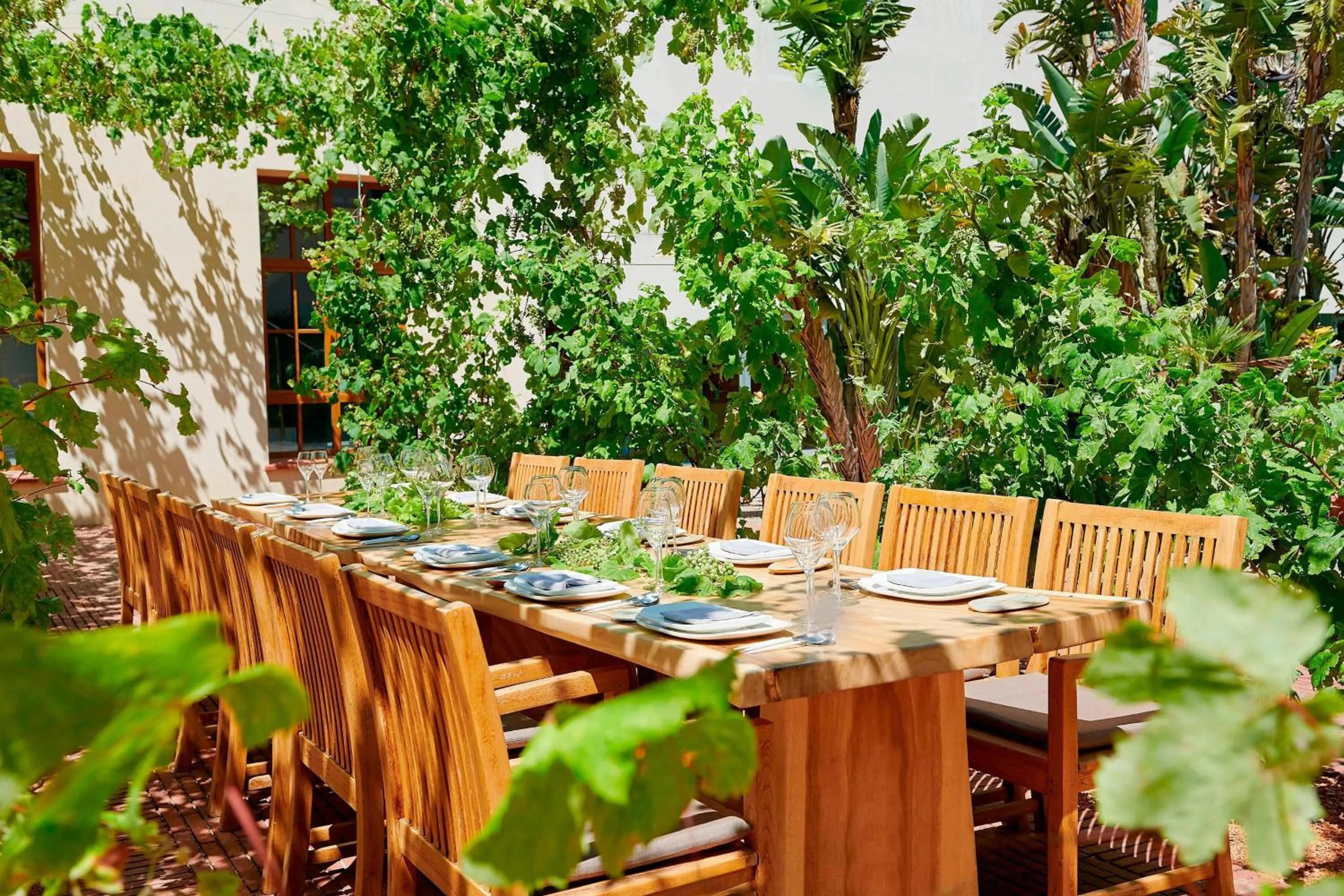 Restaurant/places to eat in Le Meridien Ra Beach Hotel and Spa