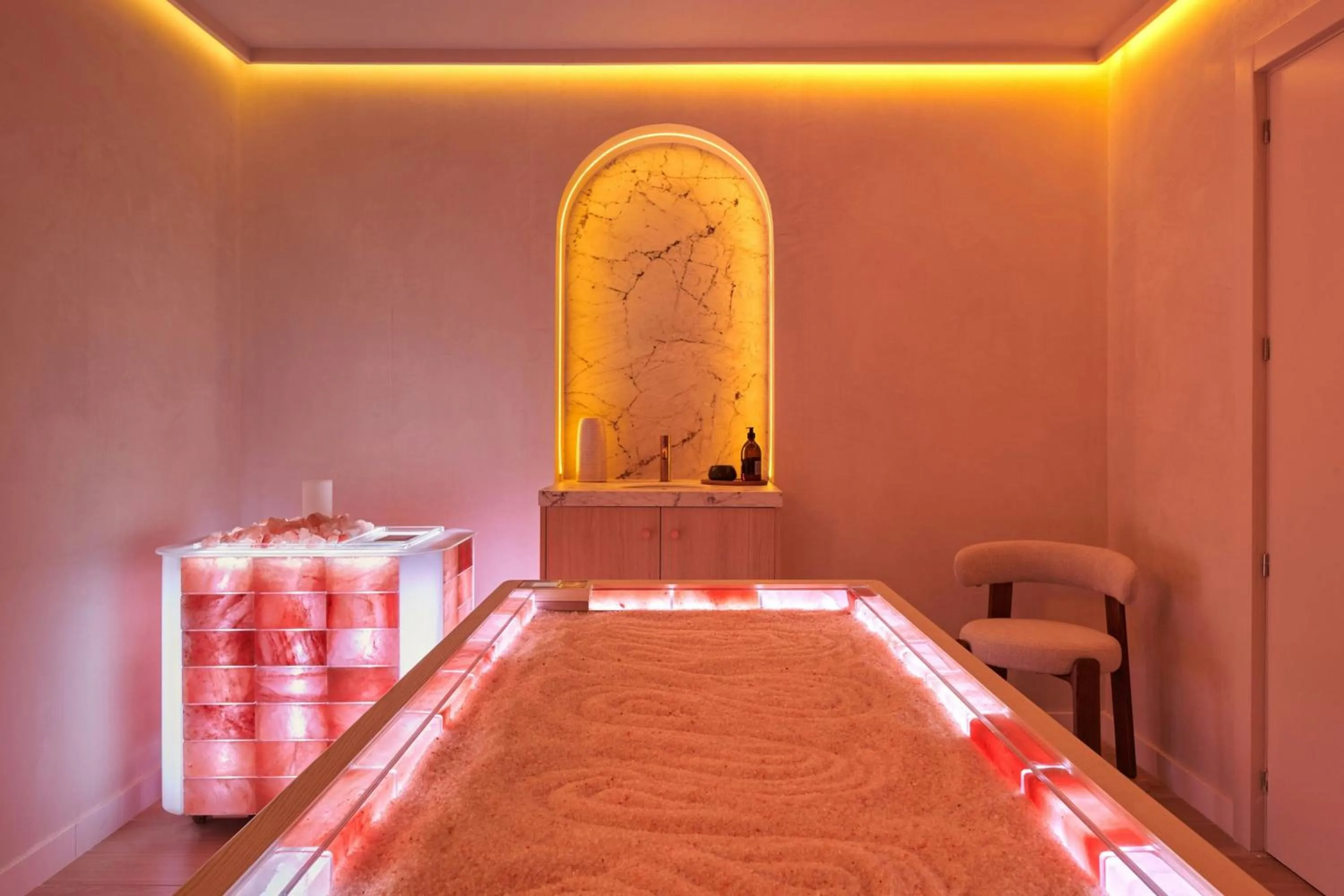 Spa and wellness centre/facilities, Bed in Le Meridien Ra Beach Hotel and Spa