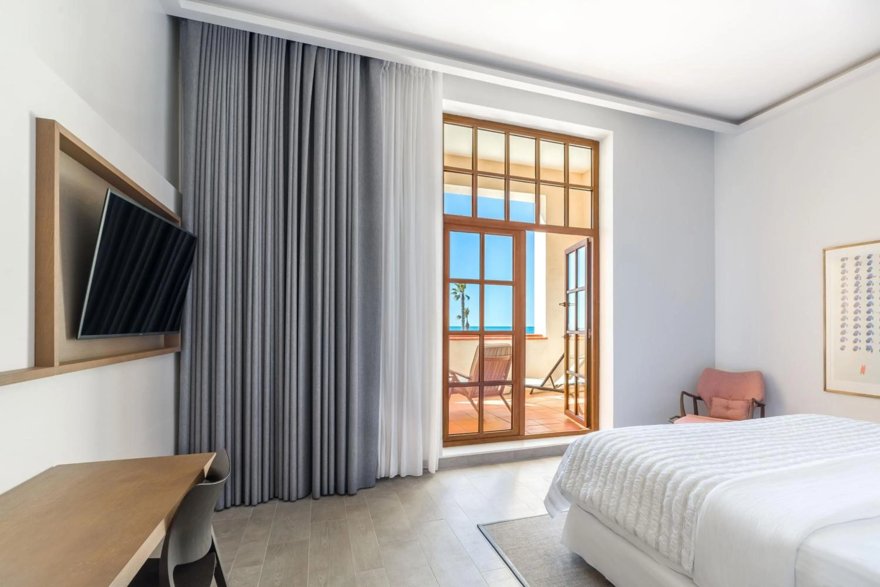 Photo of the whole room, Bed in Le Meridien Ra Beach Hotel and Spa