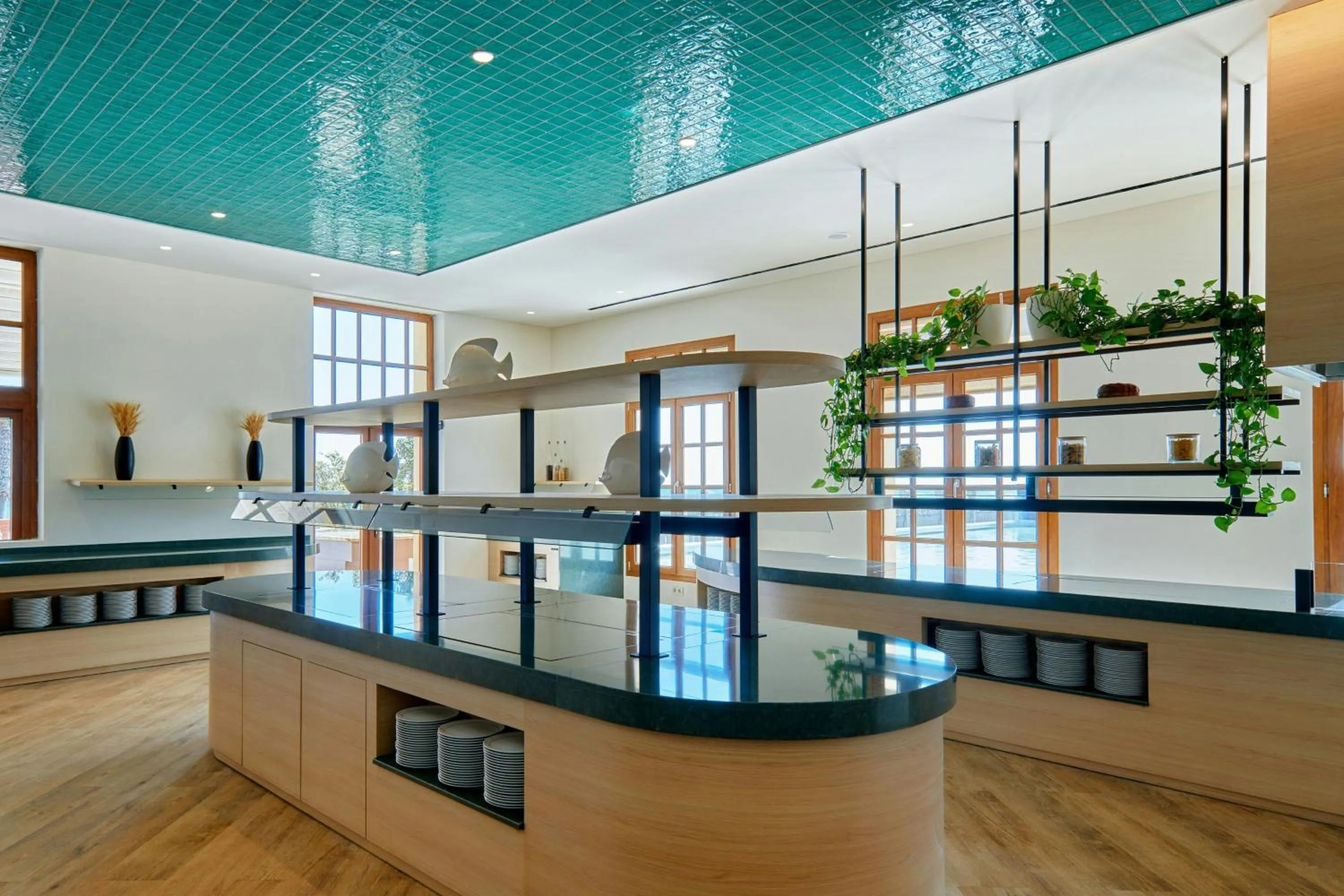 Restaurant/places to eat in Le Meridien Ra Beach Hotel and Spa