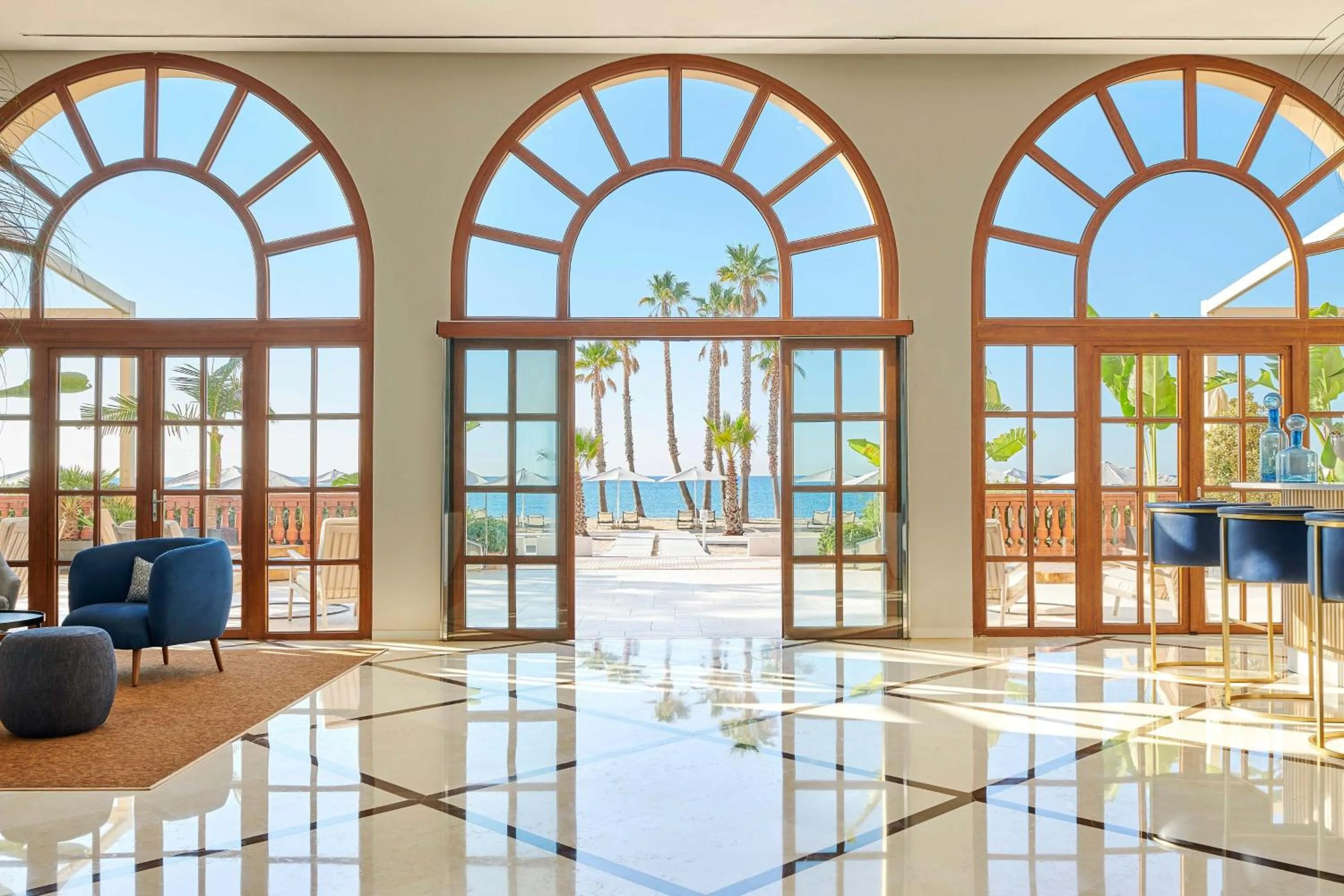 Lounge or bar in Le Meridien Ra Beach Hotel and Spa