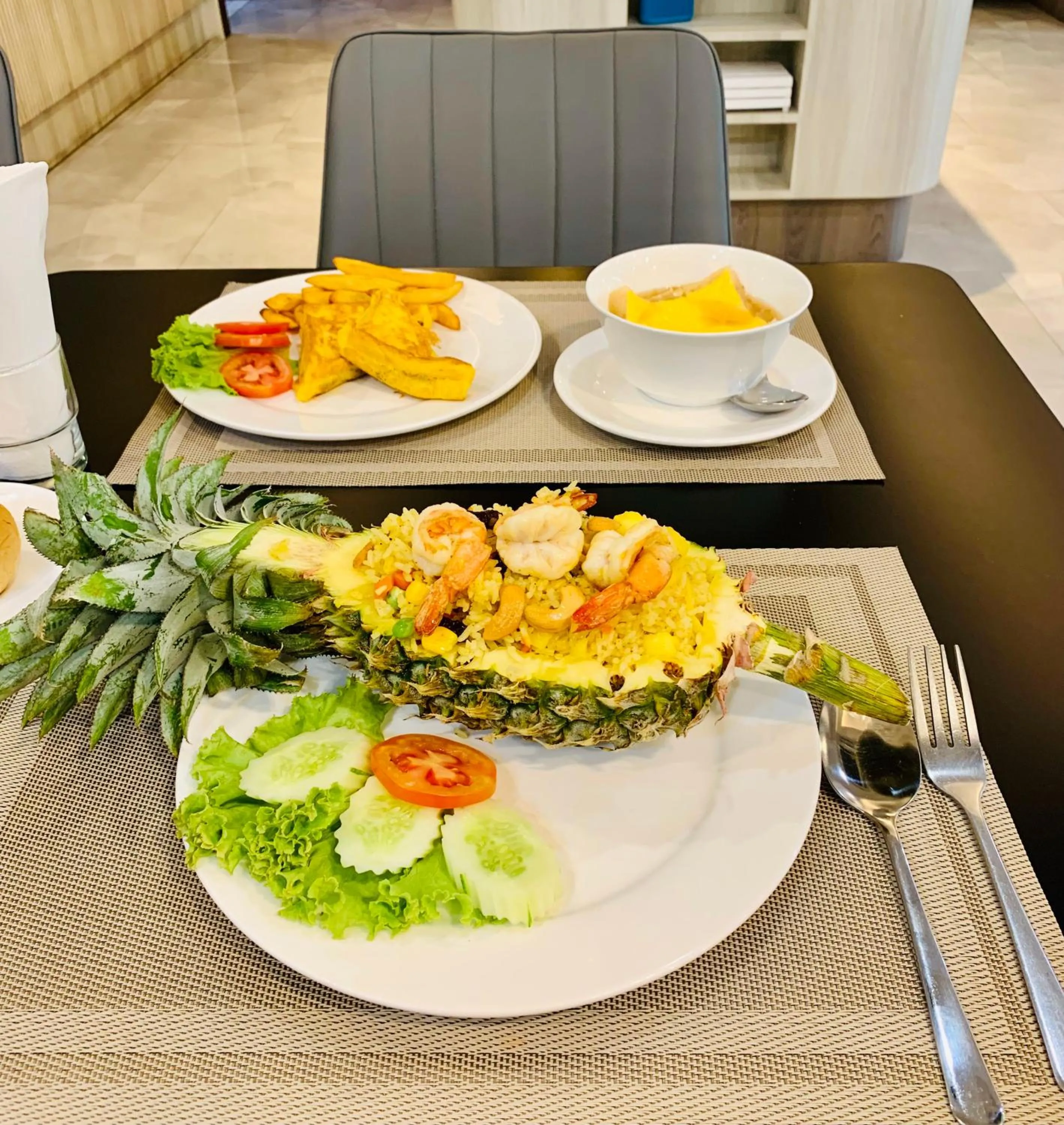 Restaurant/places to eat in Thana Wisut Hotel