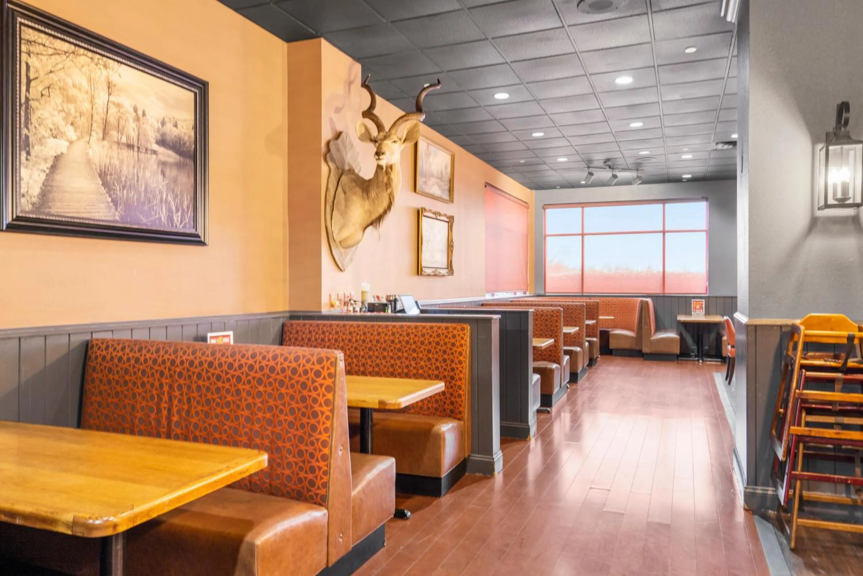 Restaurant/places to eat in Thousand Hills Resort Hotel